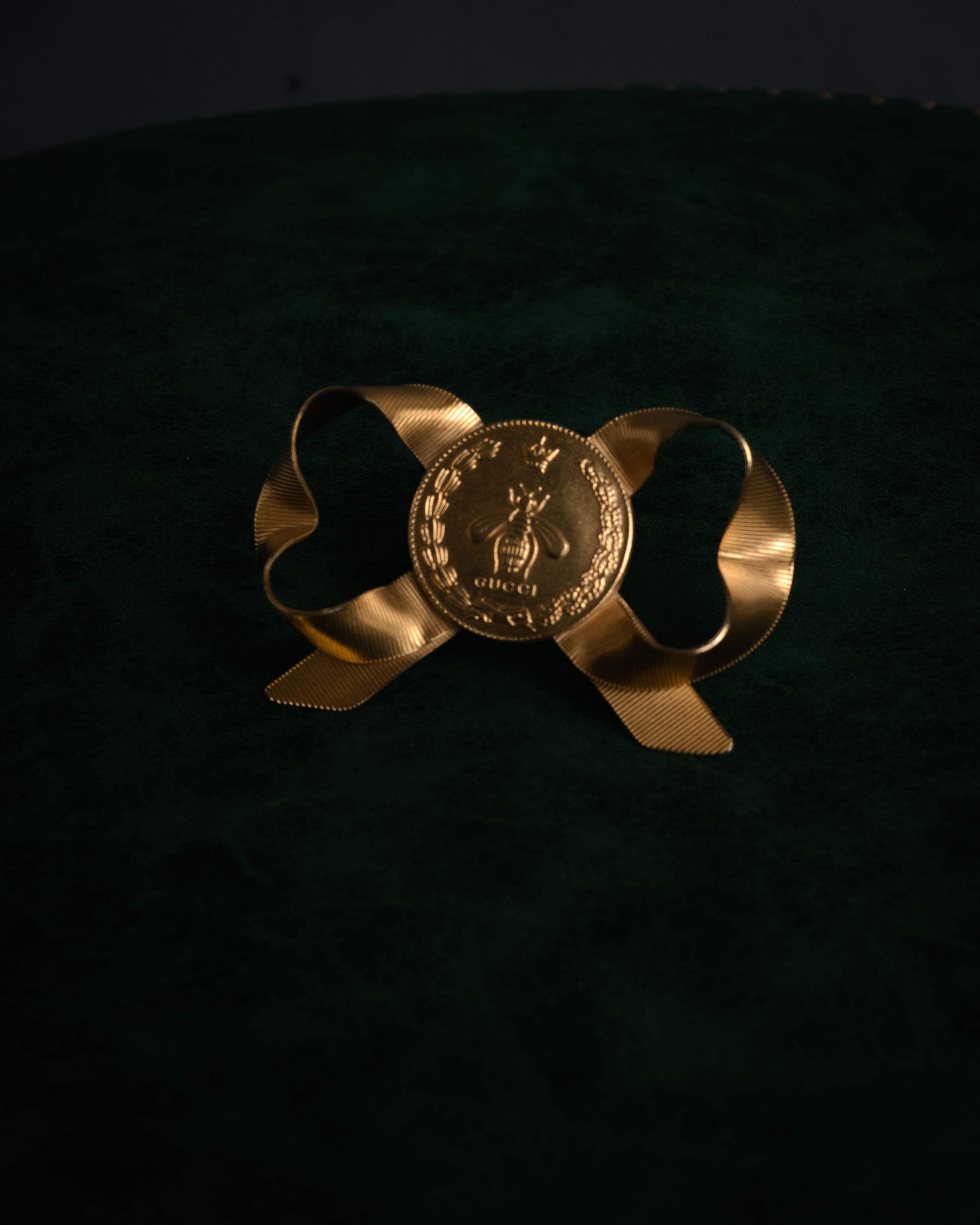 –SPECIAL– “GUCCI” 2010’s Ribbon crest statement ring