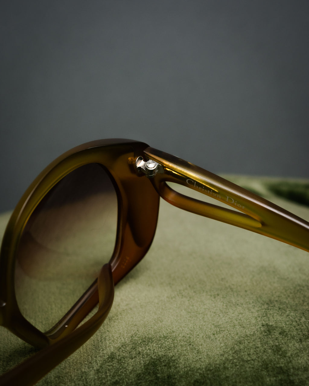 “Christian Dior” 2000’s Cutout temple oversized sunglasses
