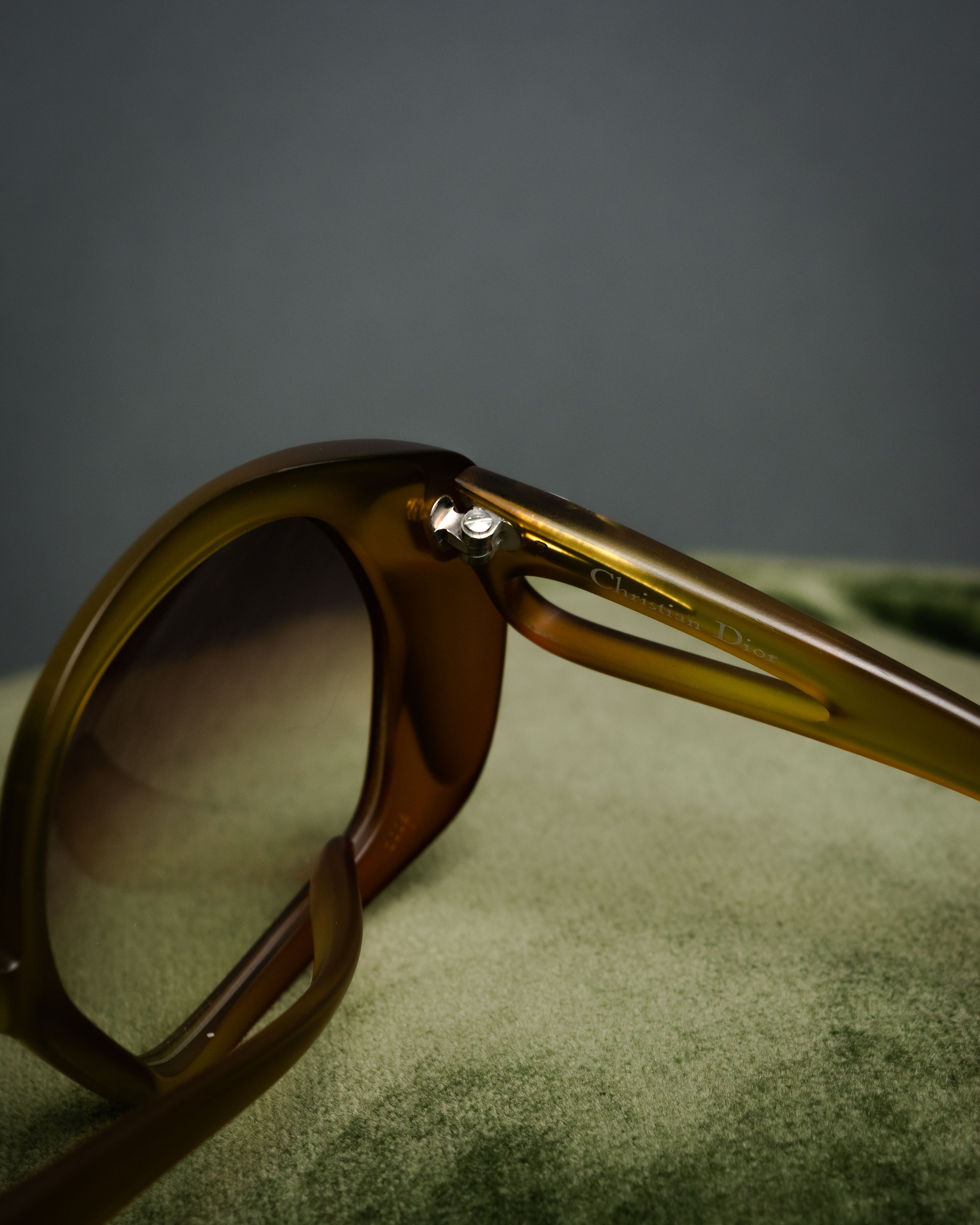 “Christian Dior” 2000’s Cutout temple oversized sunglasses