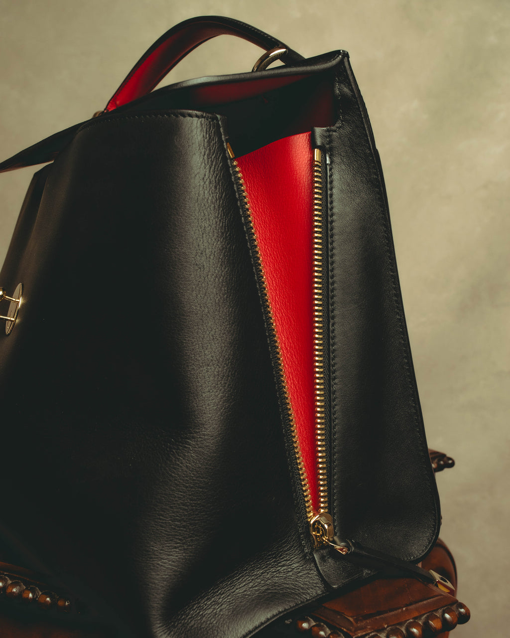 –SPECIAL– "Salvatore Ferragamo" 10's-20's Structured leather top-handle shoulder bag