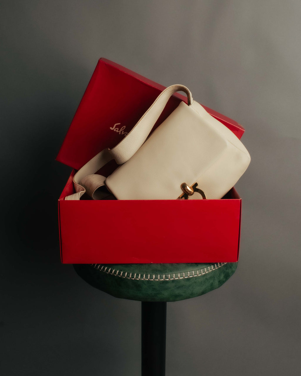 “Salvatore Ferragamo” 90’s-00’s Gancini leather shoulder bag