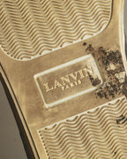 アウトソール中央に配されたLANVIN PARISのブランド刻印と、波型のトレッドを捉えたディテールカット。オフホワイト系ラバーソールには黄味や使用感が見受けられます。