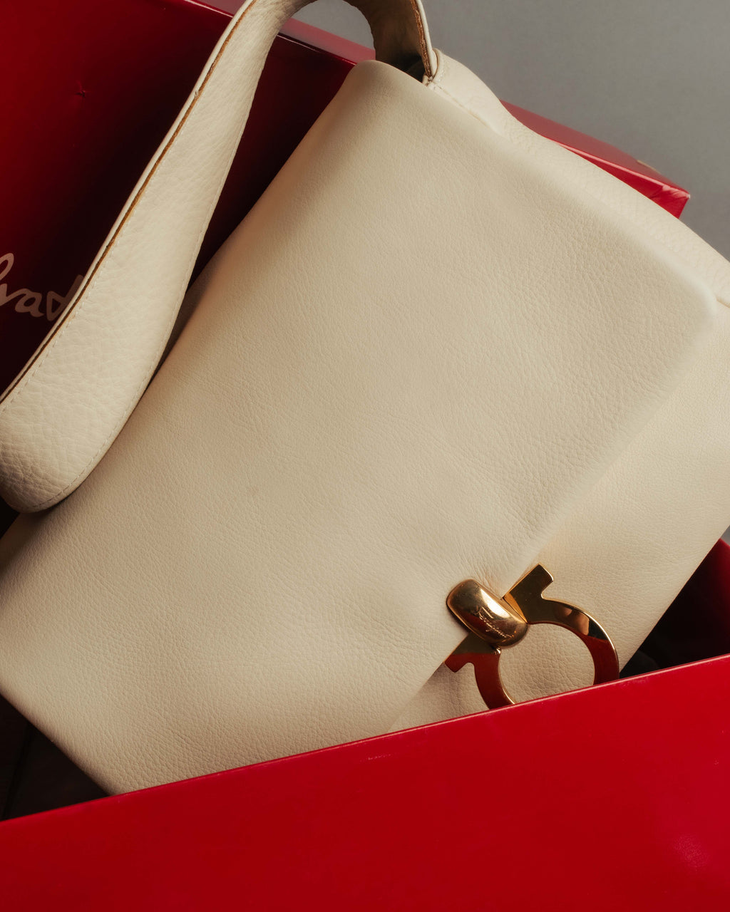 “Salvatore Ferragamo” 90’s-00’s Gancini leather shoulder bag