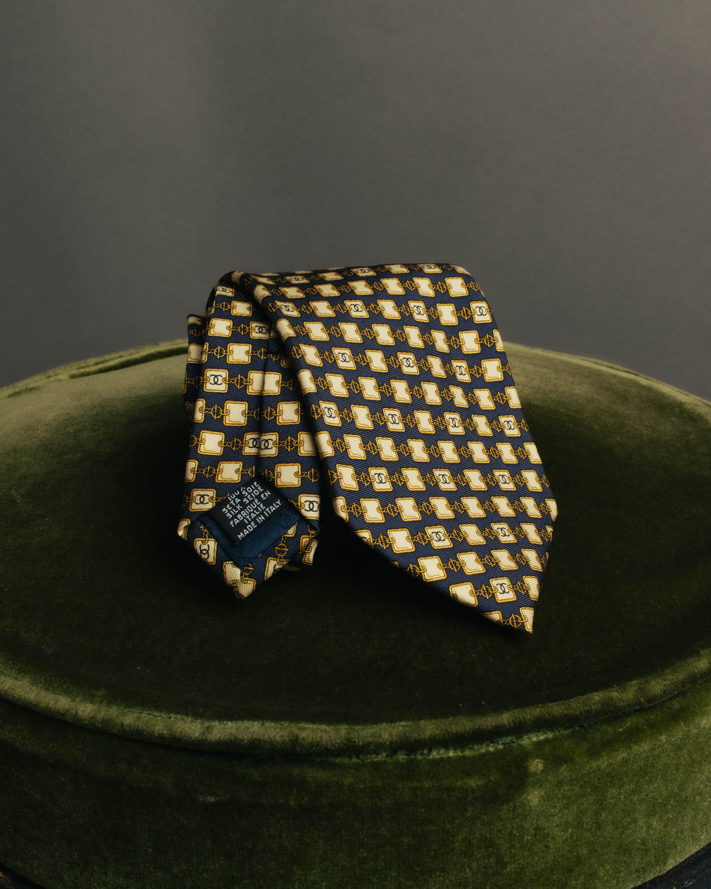 “CHANEL” 90’s-00’s Chain motif silk tie