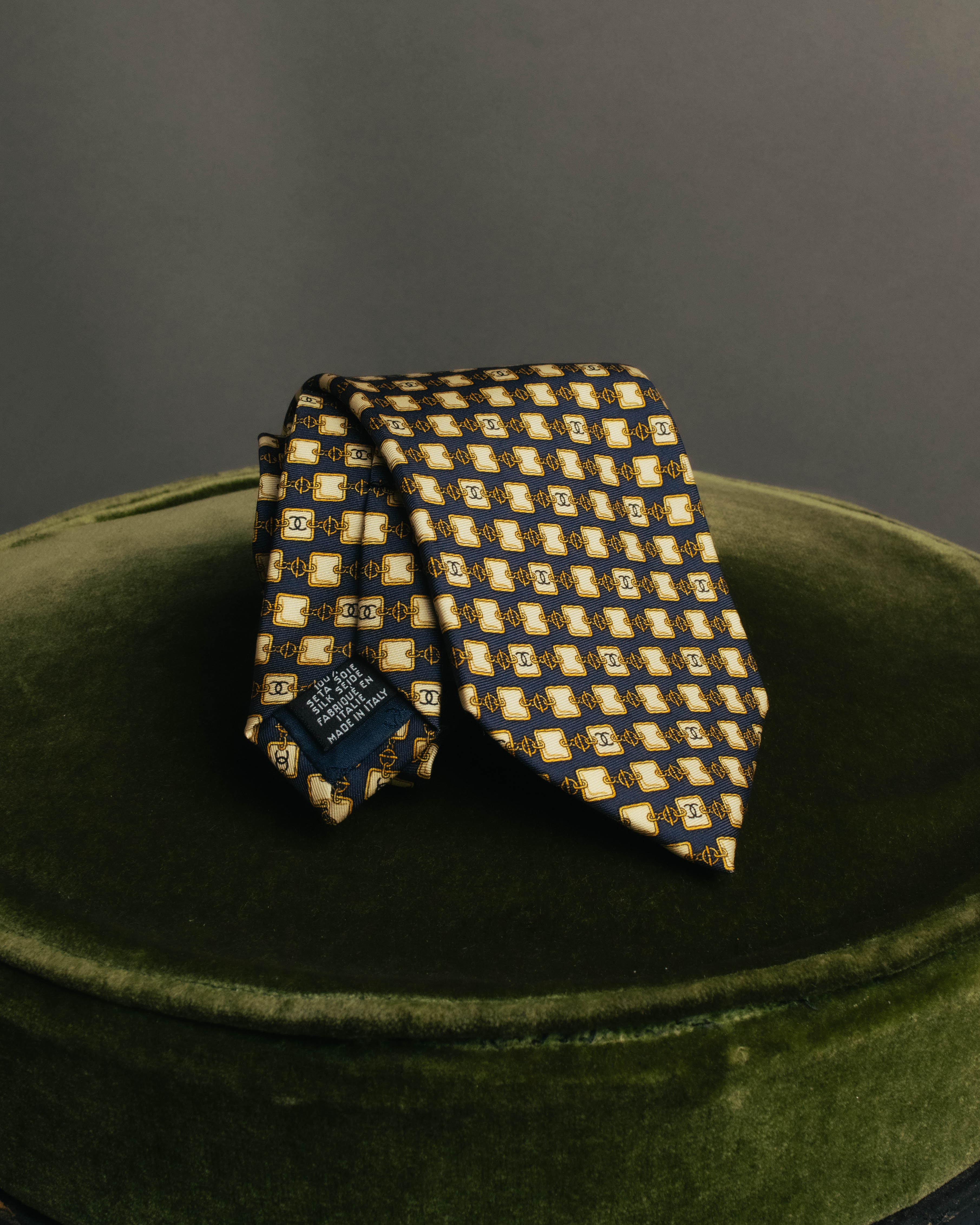 “CHANEL” 90’s-00’s Chain motif silk tie