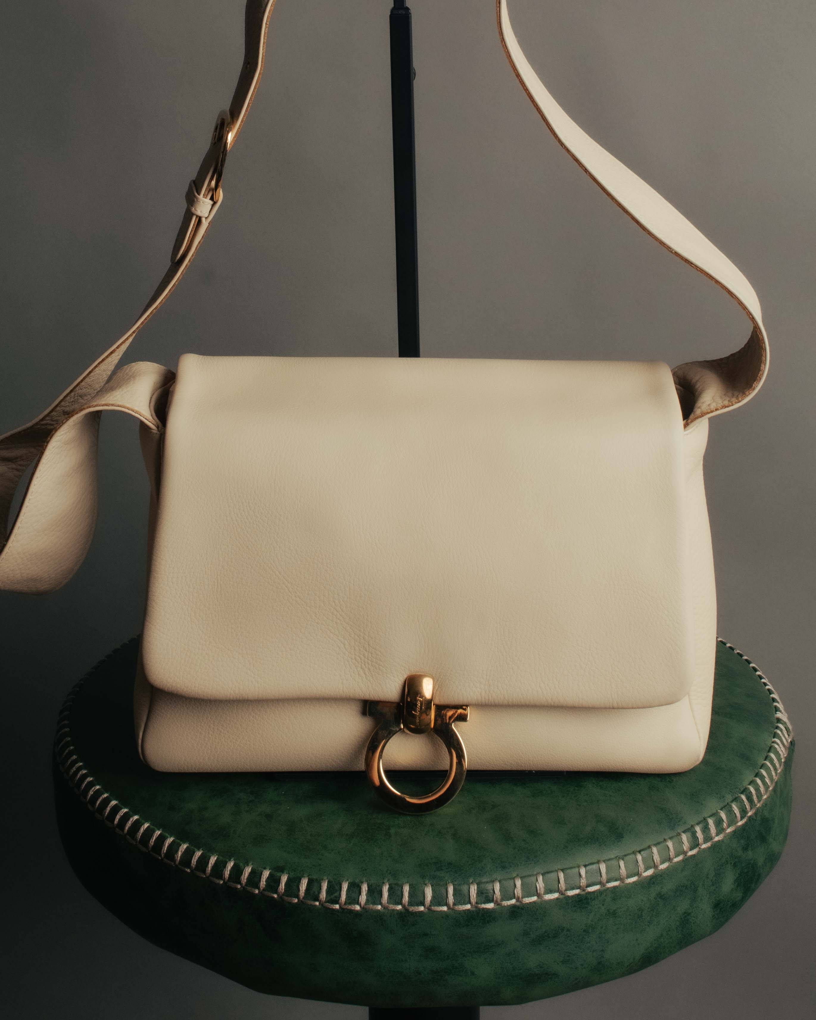 “Salvatore Ferragamo” 90’s-00’s Gancini leather shoulder bag