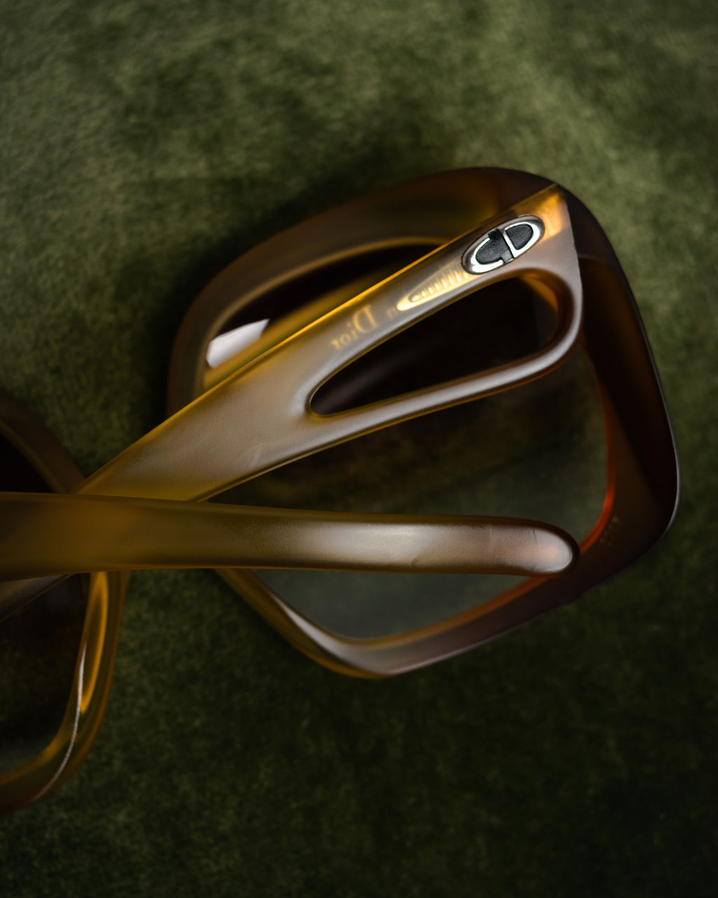 “Christian Dior” 2000’s Cutout temple oversized sunglasses