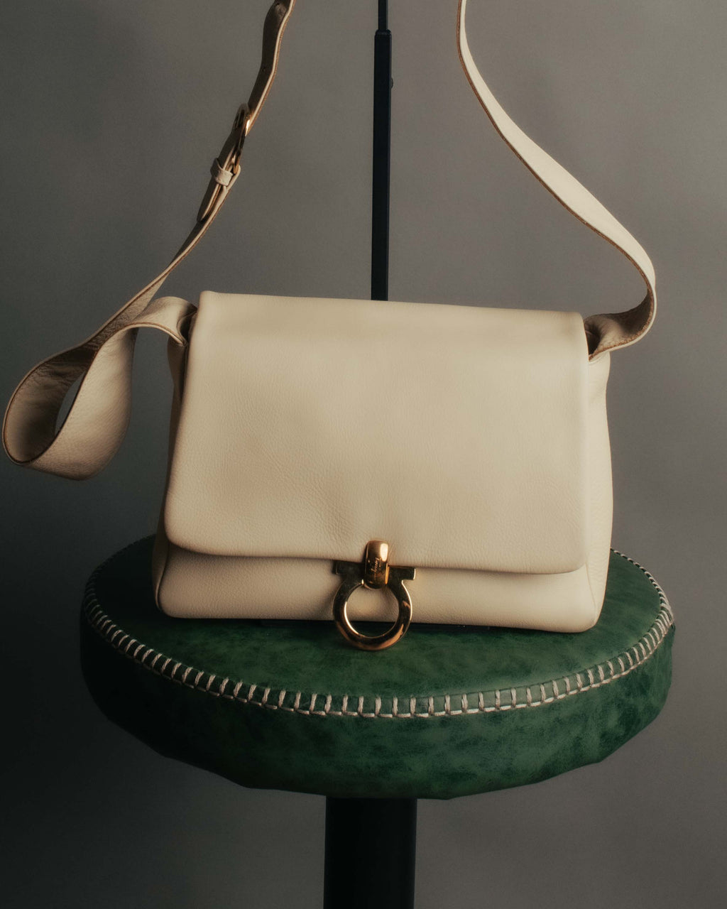 “Salvatore Ferragamo” 90’s-00’s Gancini leather shoulder bag
