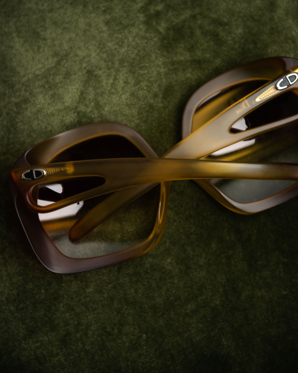 “Christian Dior” 2000’s Cutout temple oversized sunglasses