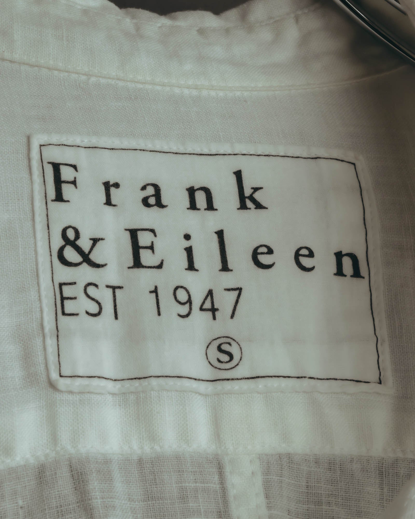 "Frank & Eileen" Airy linen like long sleeve shirt