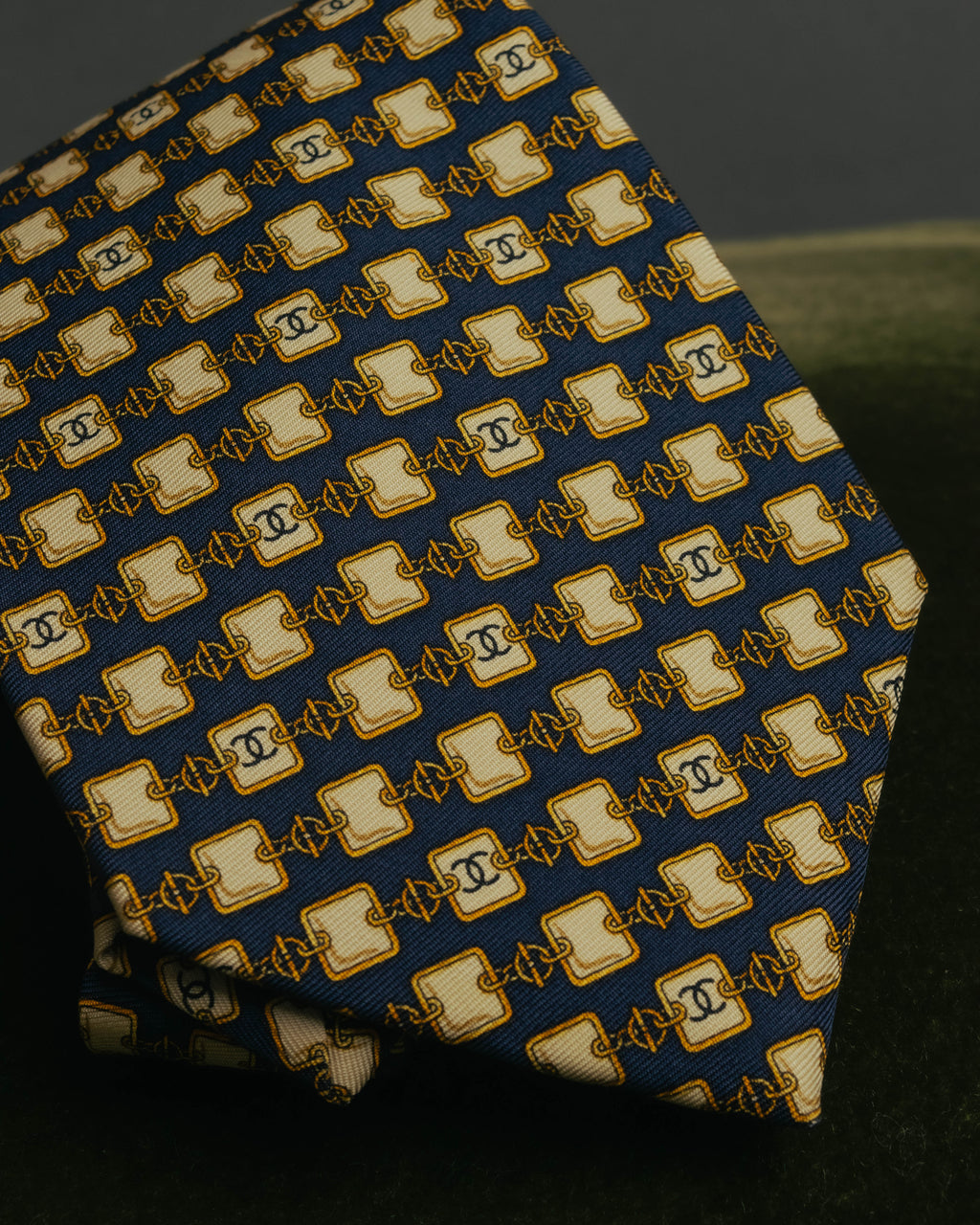 “CHANEL” 90’s-00’s Chain motif silk tie