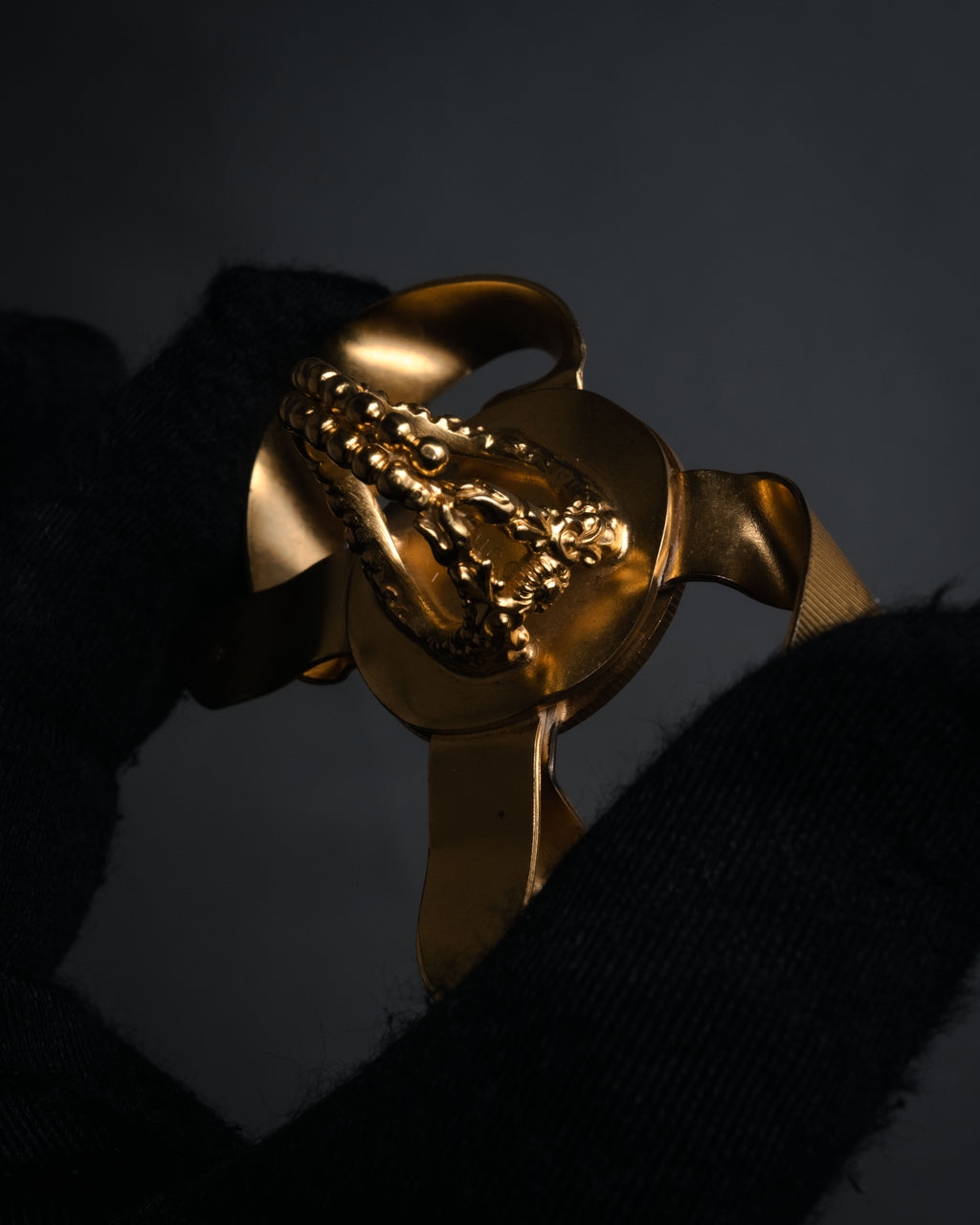 –SPECIAL– “GUCCI” 2010’s Ribbon crest statement ring