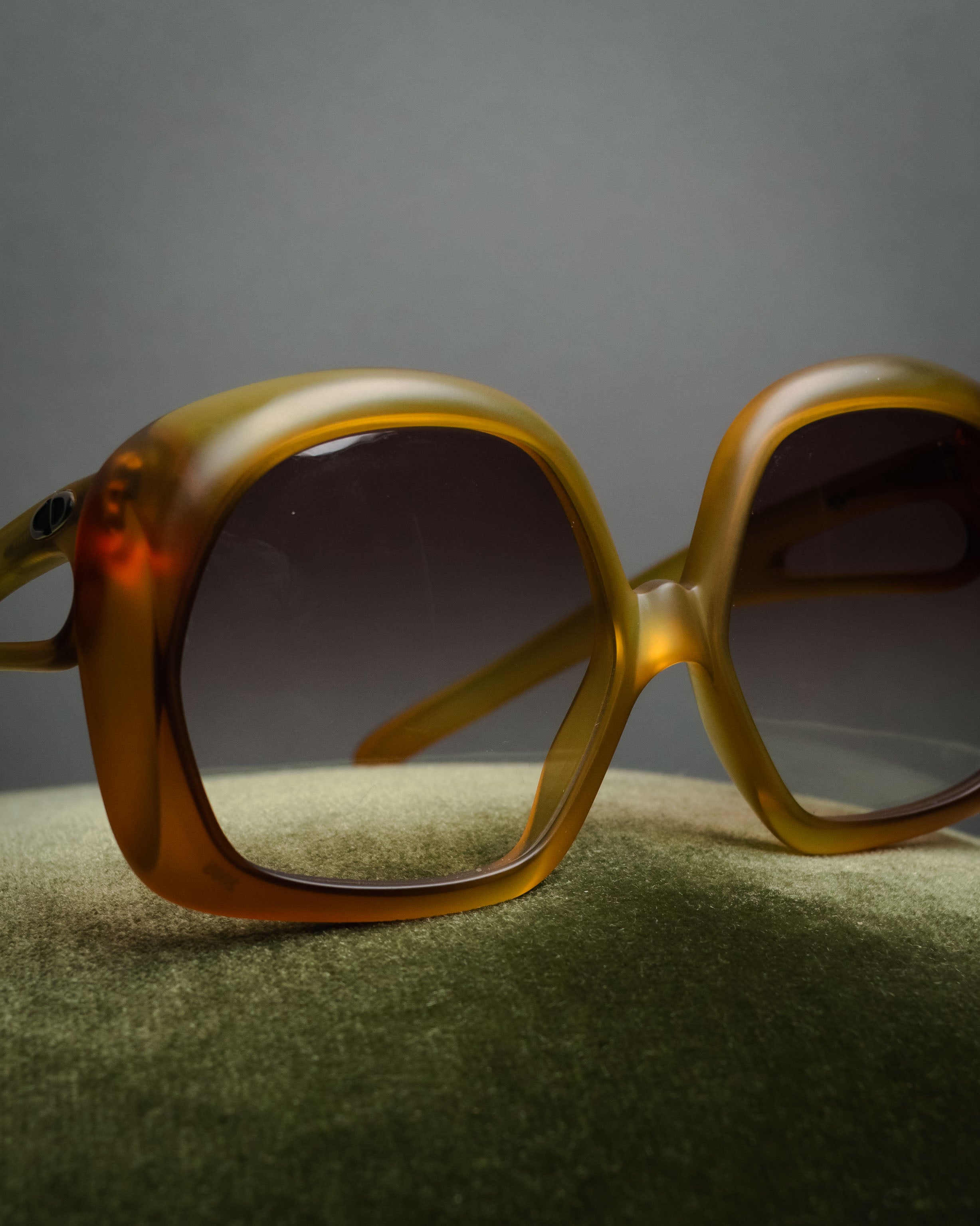 “Christian Dior” 2000’s Cutout temple oversized sunglasses