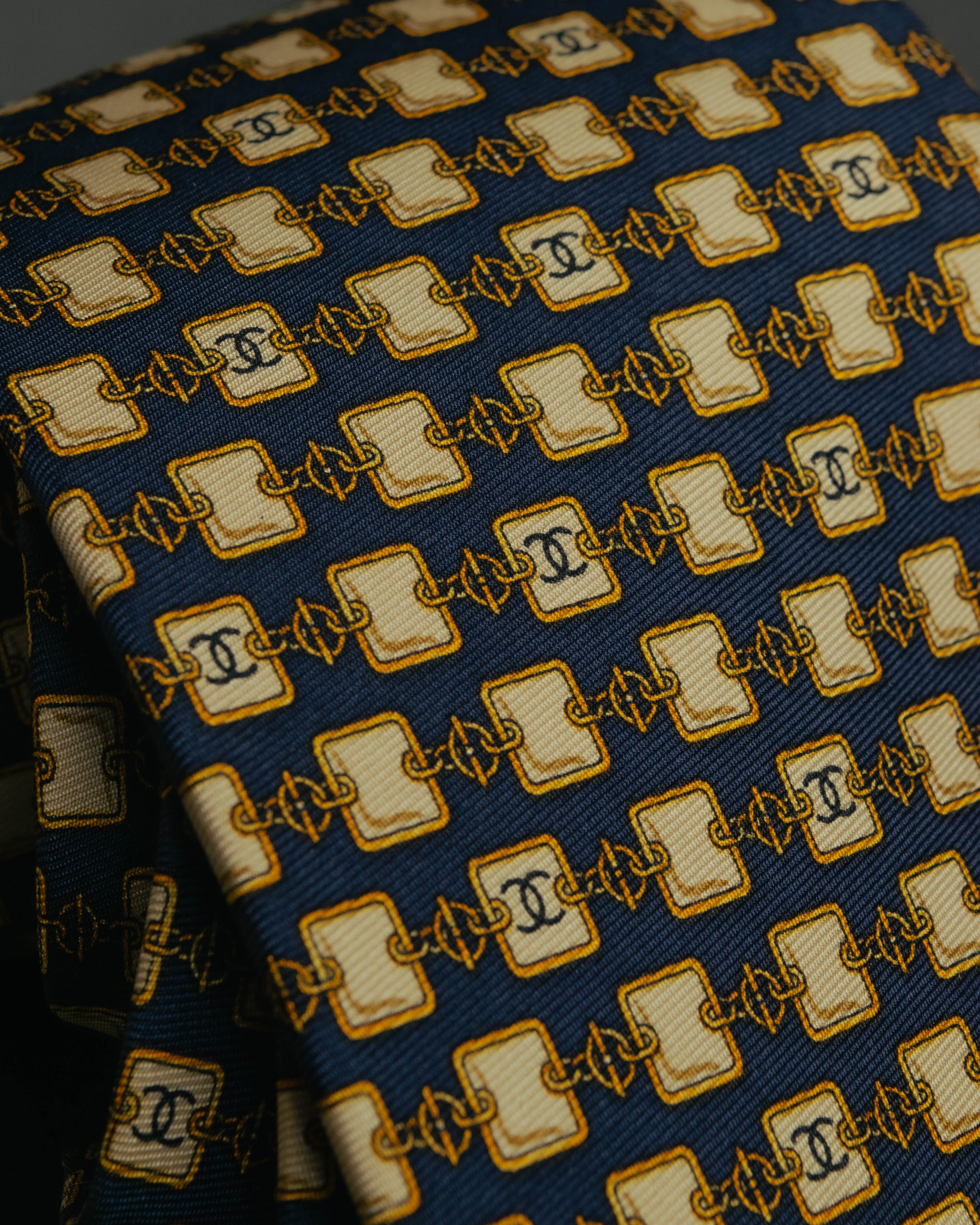 “CHANEL” 90’s-00’s Chain motif silk tie