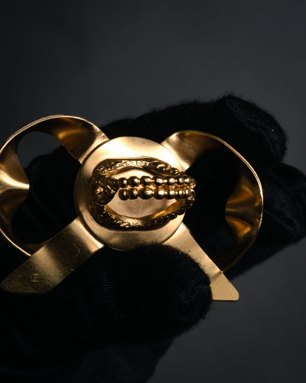 –SPECIAL– “GUCCI” 2010’s Ribbon crest statement ring