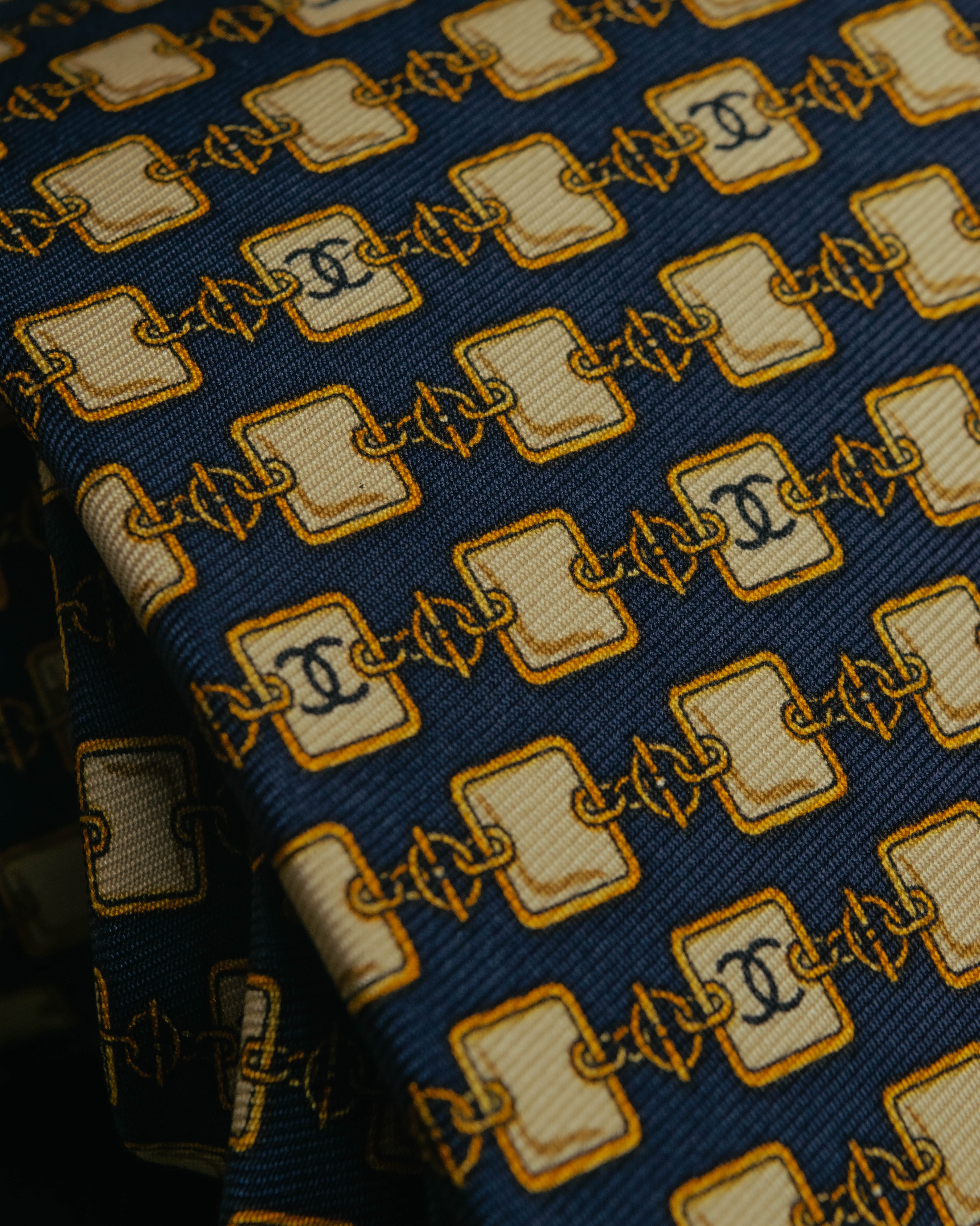 “CHANEL” 90’s-00’s Chain motif silk tie
