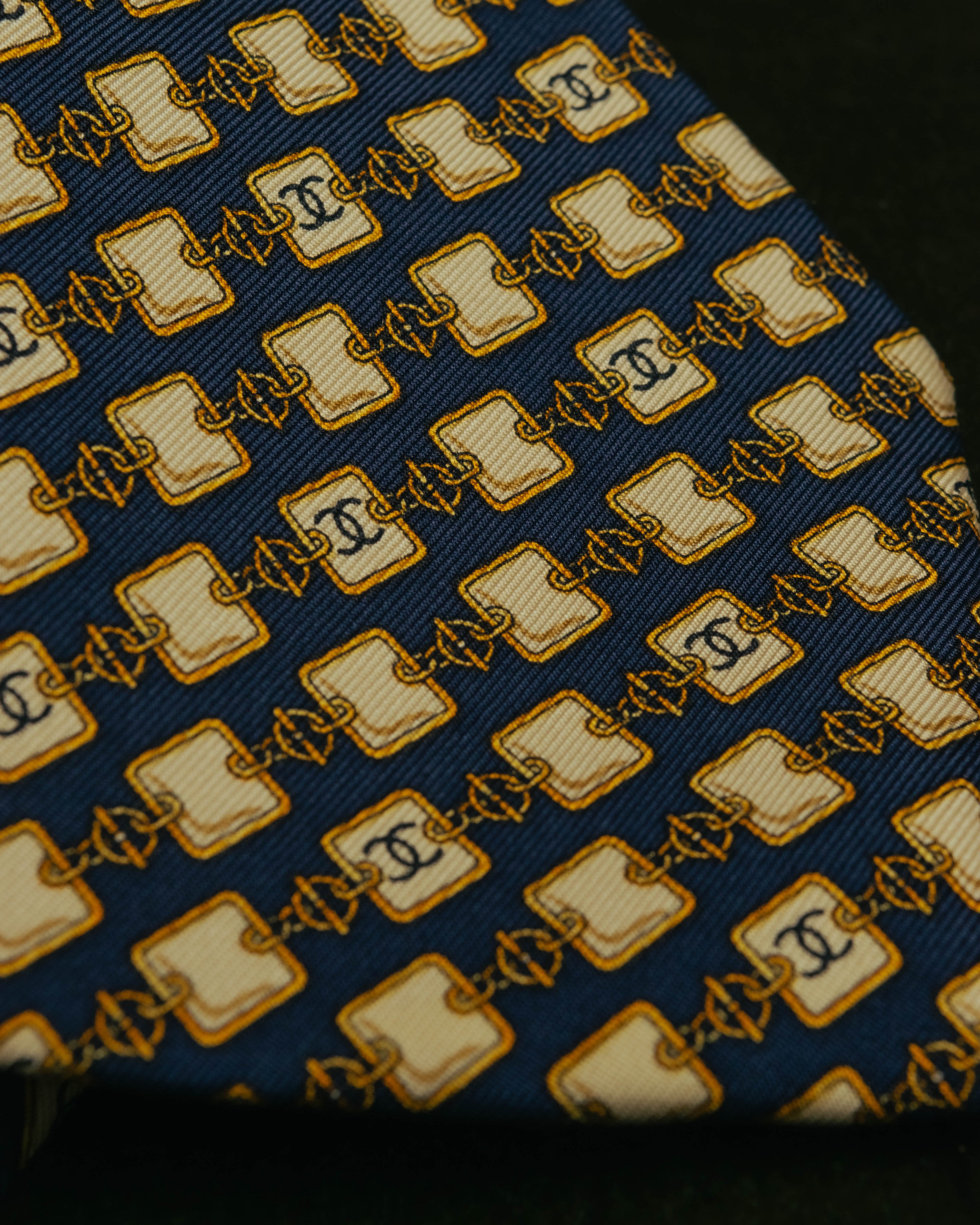 “CHANEL” 90’s-00’s Chain motif silk tie