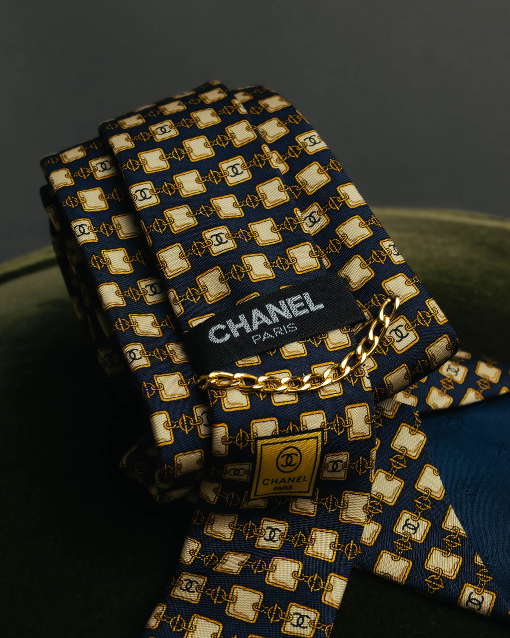 “CHANEL” 90’s-00’s Chain motif silk tie