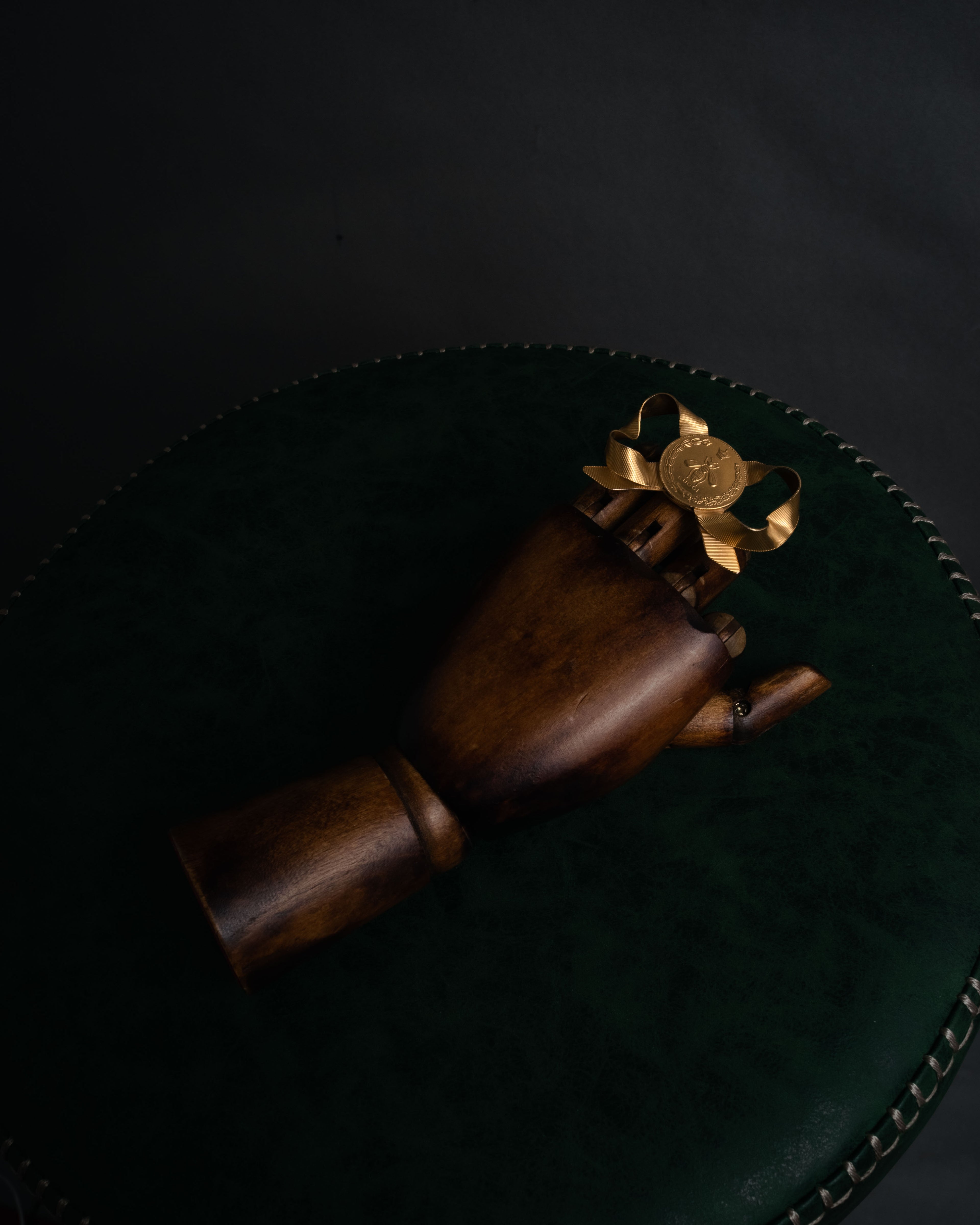 –SPECIAL– “GUCCI” 2010’s Ribbon crest statement ring