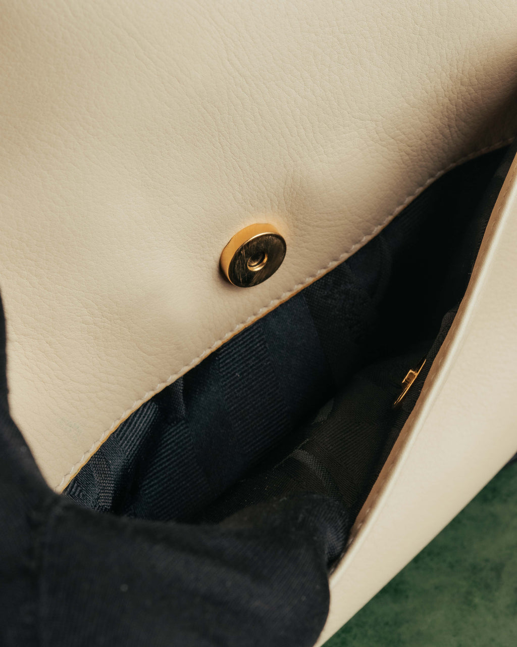 “Salvatore Ferragamo” 90’s-00’s Gancini leather shoulder bag