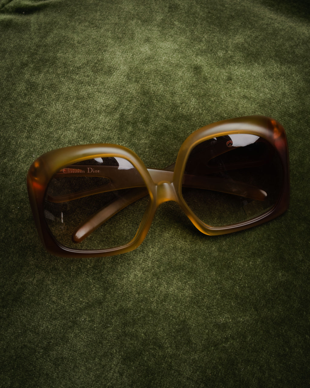 “Christian Dior” 2000’s Cutout temple oversized sunglasses