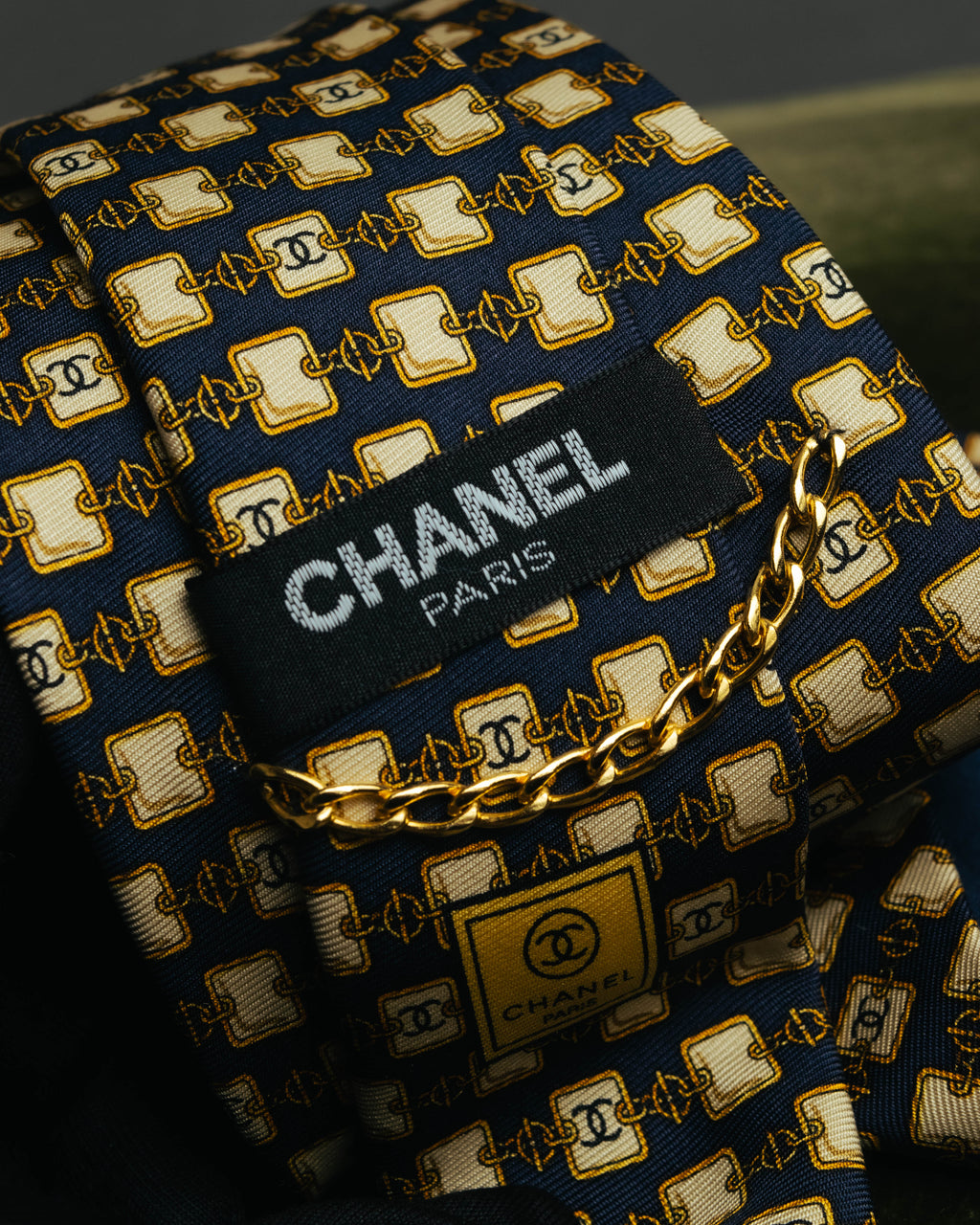 “CHANEL” 90’s-00’s Chain motif silk tie