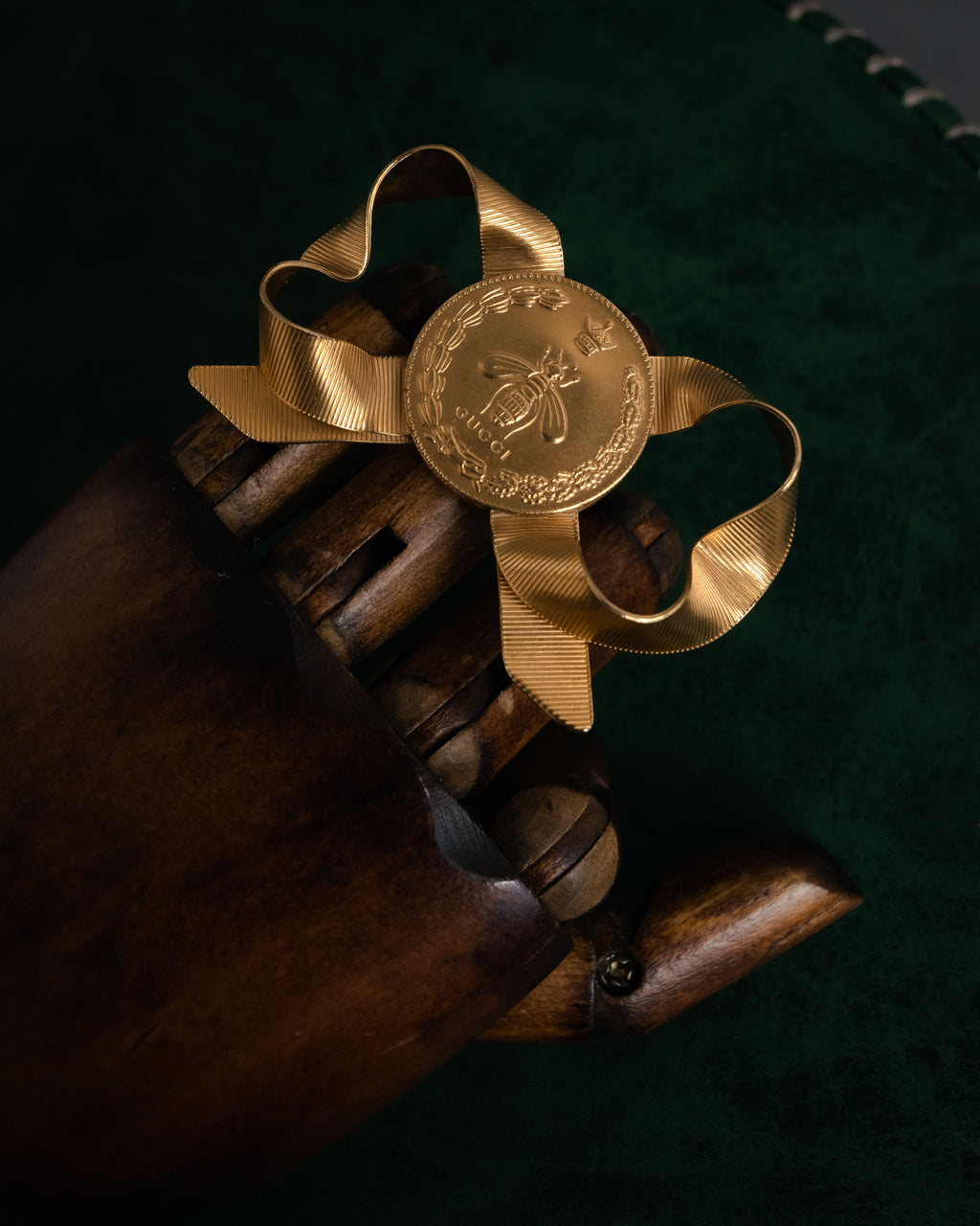 –SPECIAL– “GUCCI” 2010’s Ribbon crest statement ring