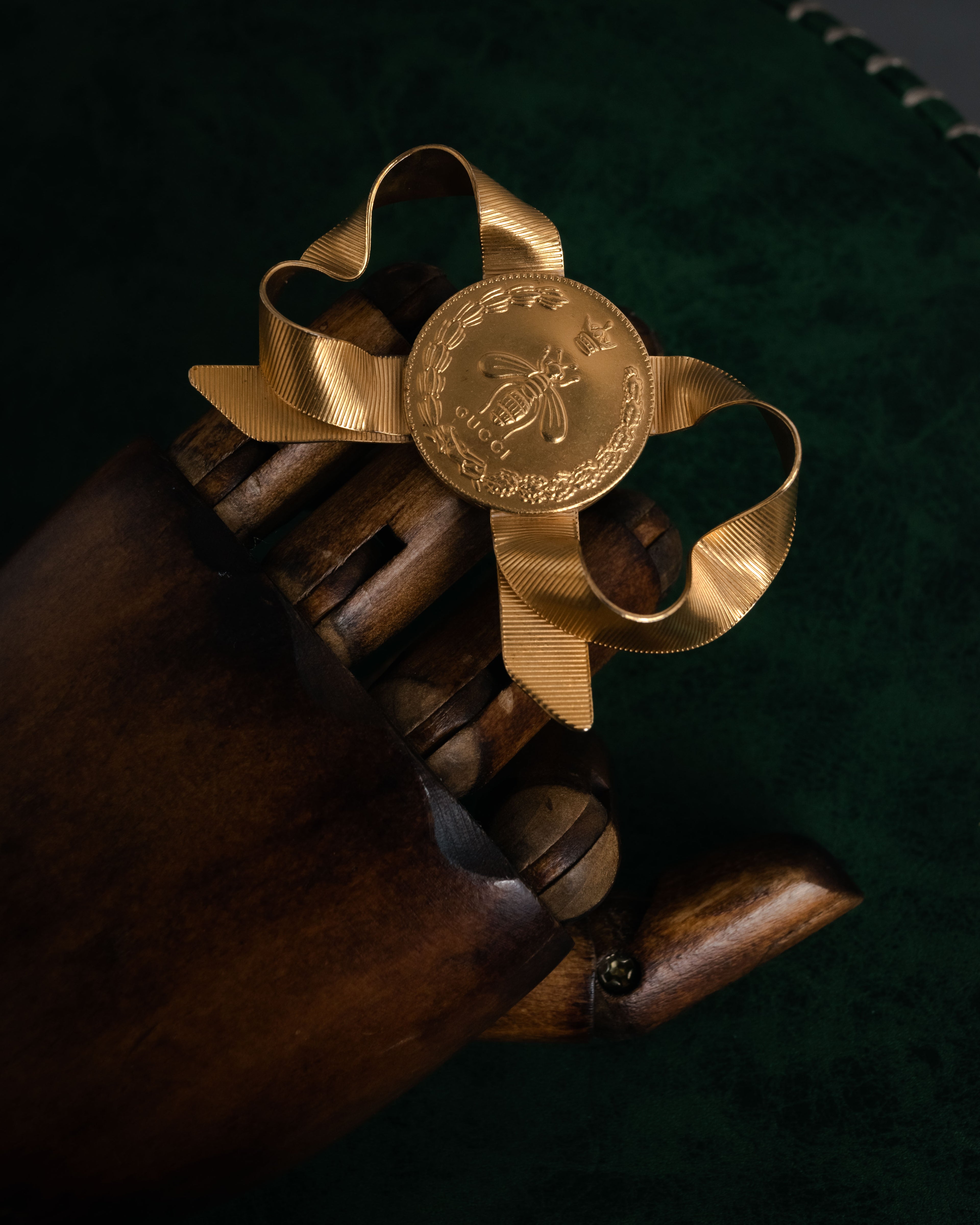 –SPECIAL– “GUCCI” 2010’s Ribbon crest statement ring