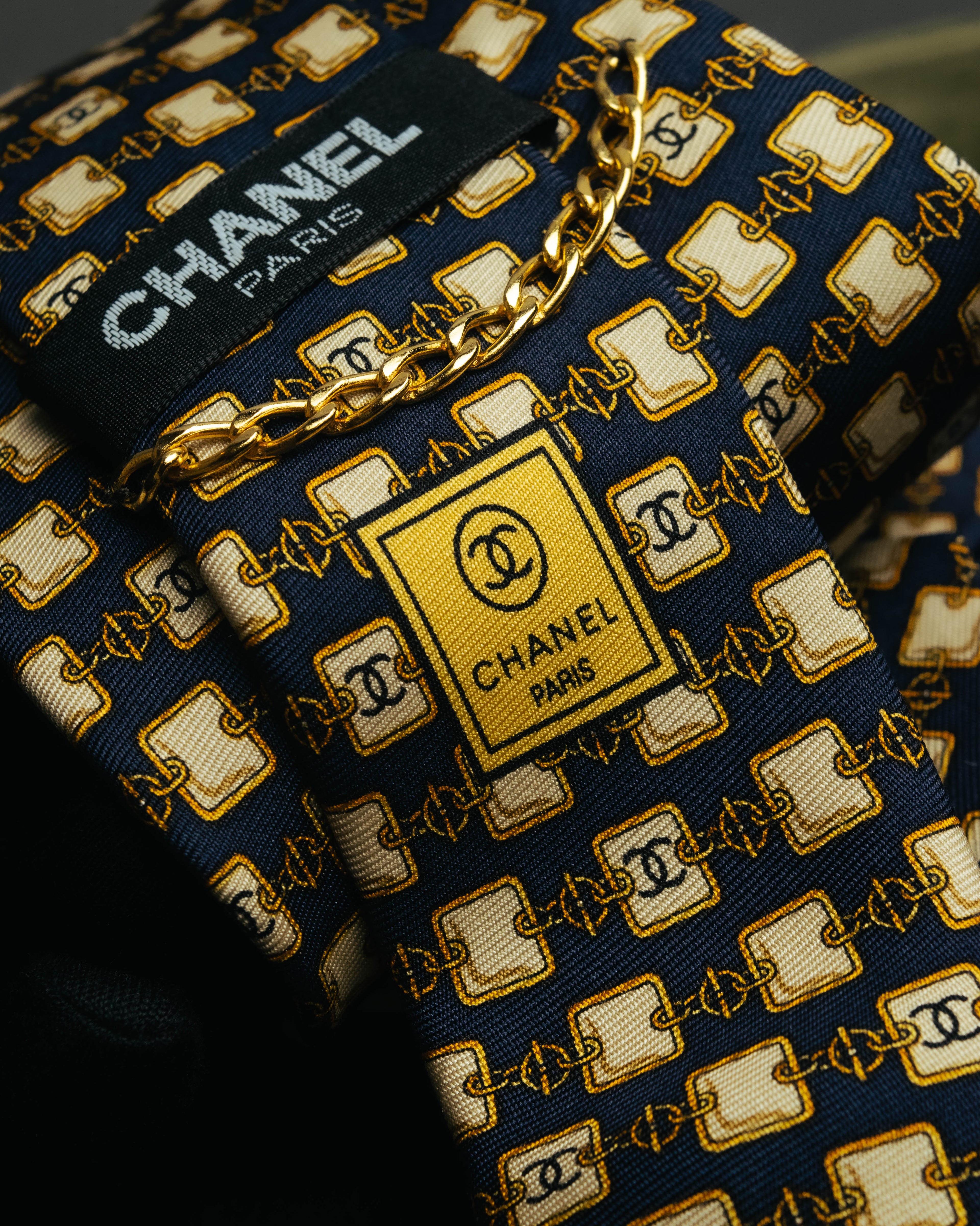 “CHANEL” 90’s-00’s Chain motif silk tie