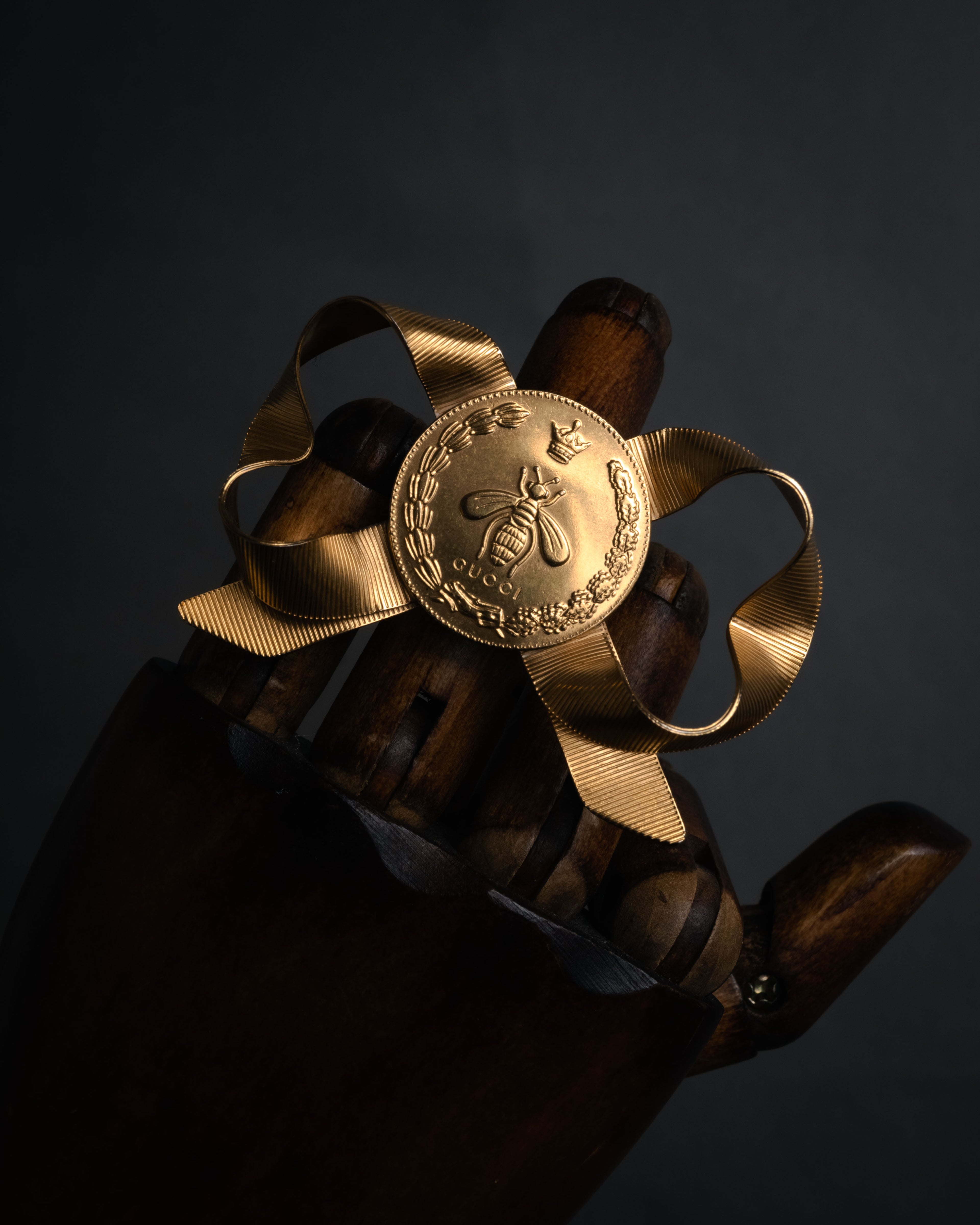 –SPECIAL– “GUCCI” 2010’s Ribbon crest statement ring