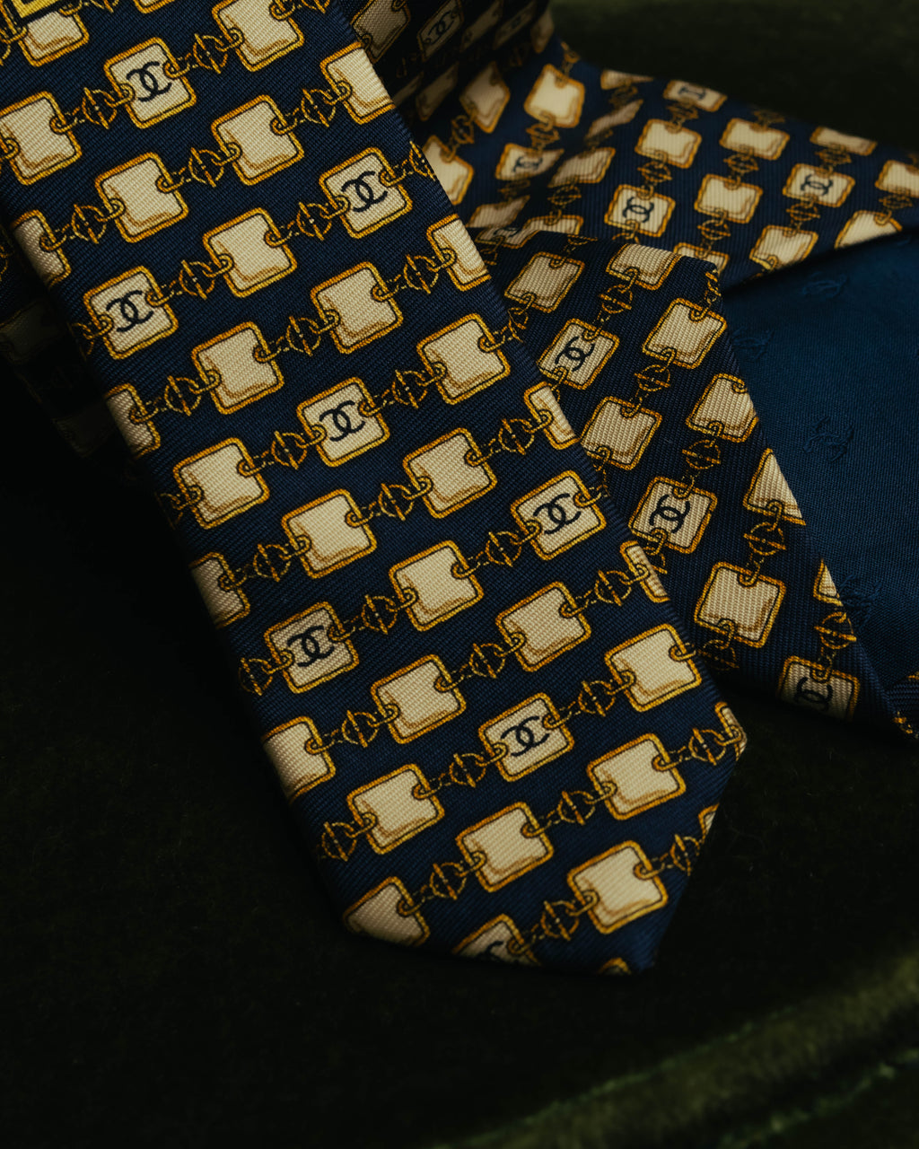 “CHANEL” 90’s-00’s Chain motif silk tie
