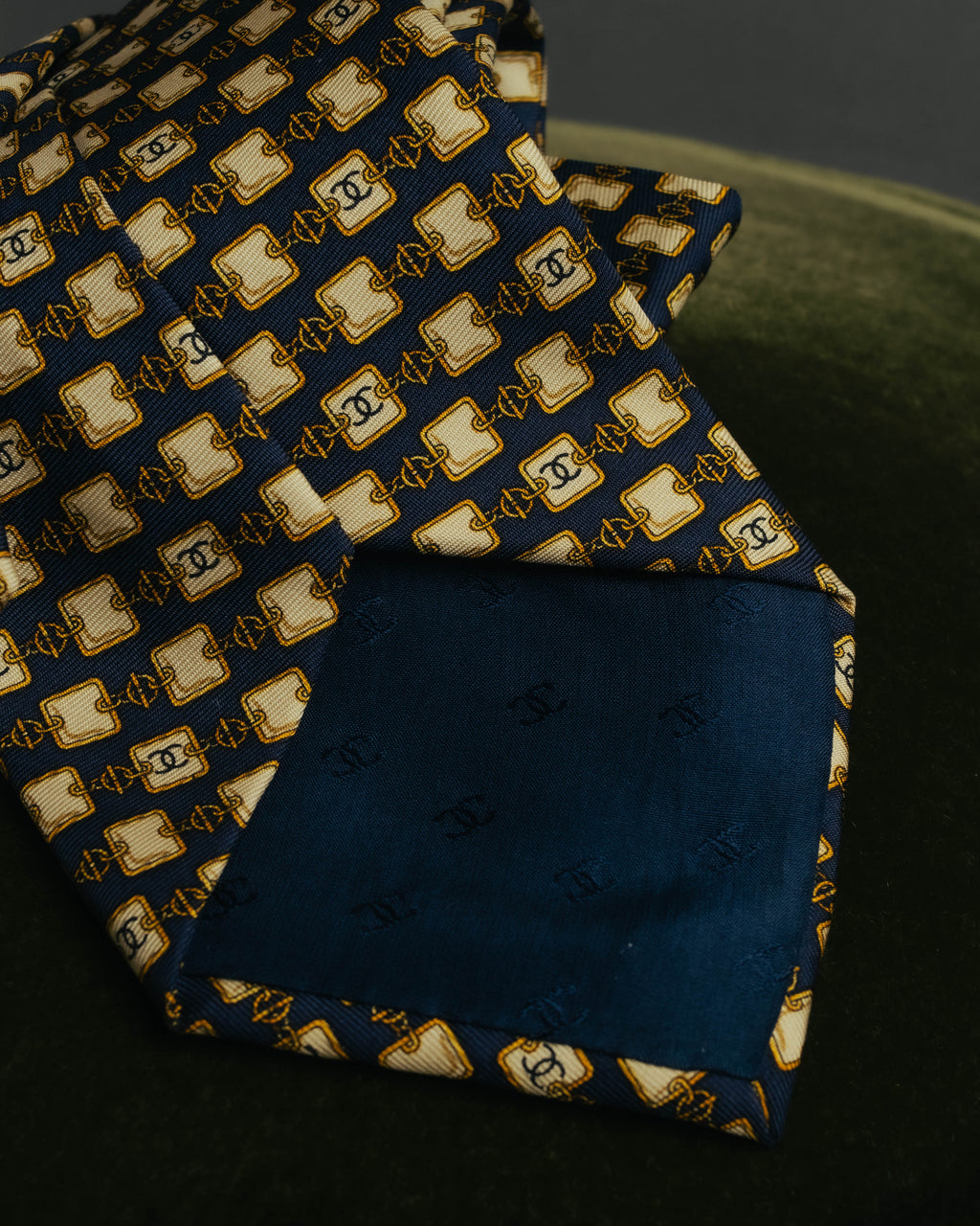 “CHANEL” 90’s-00’s Chain motif silk tie