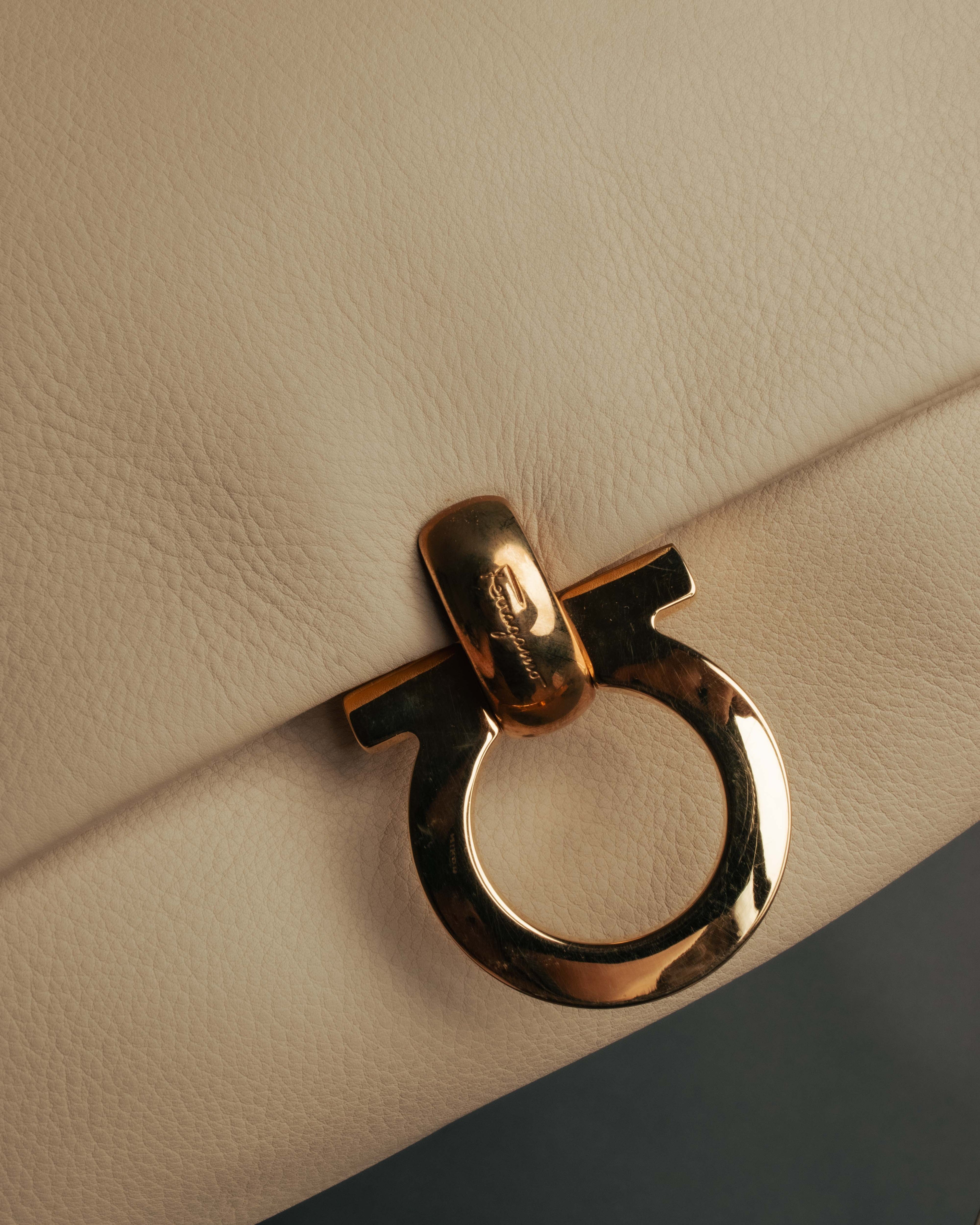 “Salvatore Ferragamo” 90’s-00’s Gancini leather shoulder bag