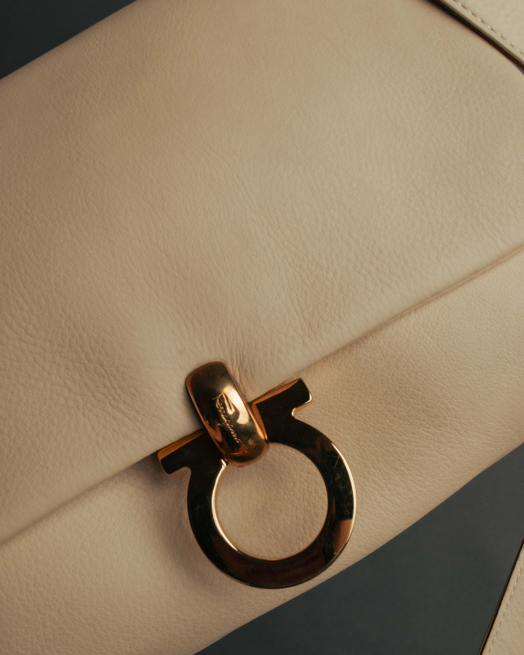 “Salvatore Ferragamo” 90’s-00’s Gancini leather shoulder bag