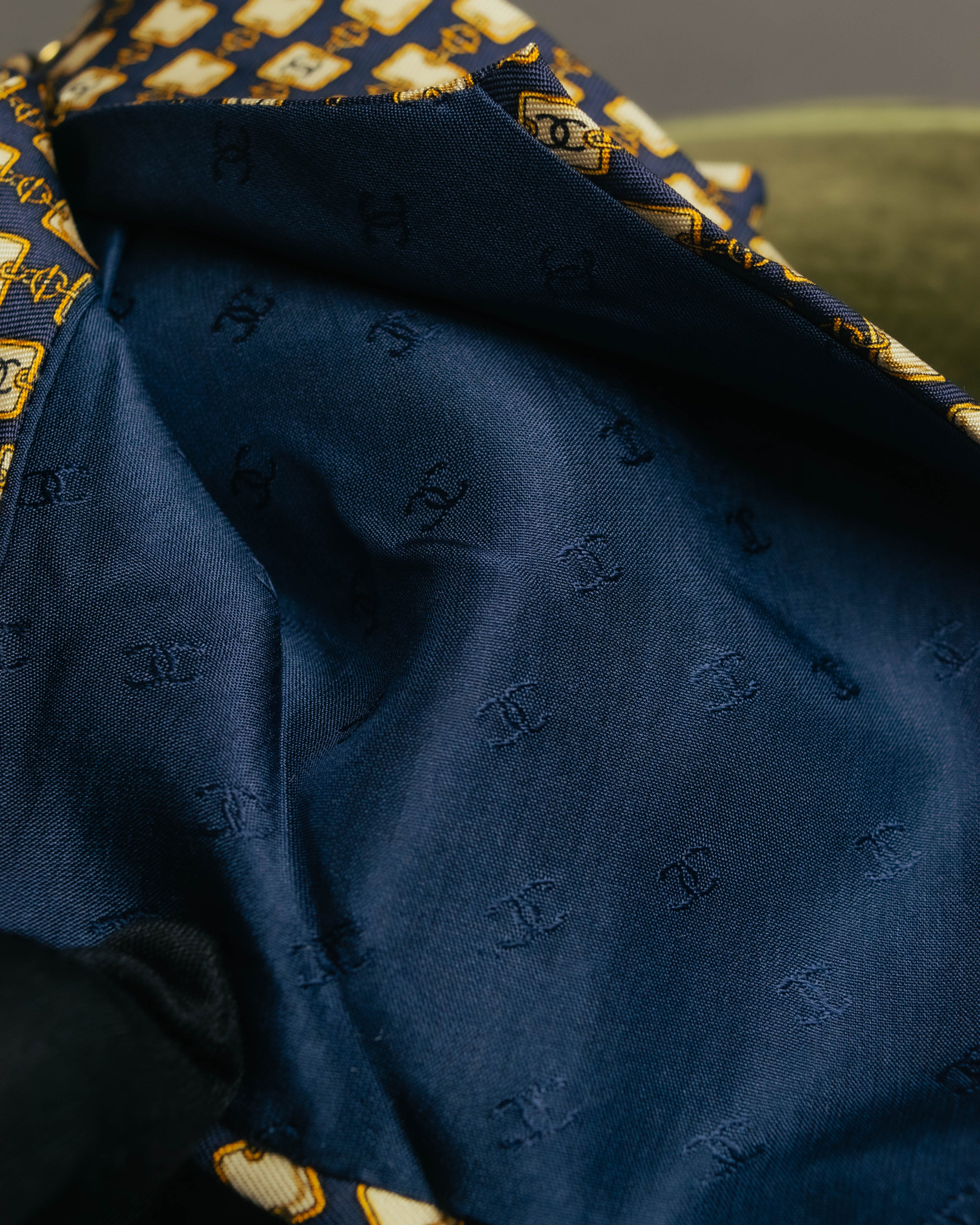 “CHANEL” 90’s-00’s Chain motif silk tie
