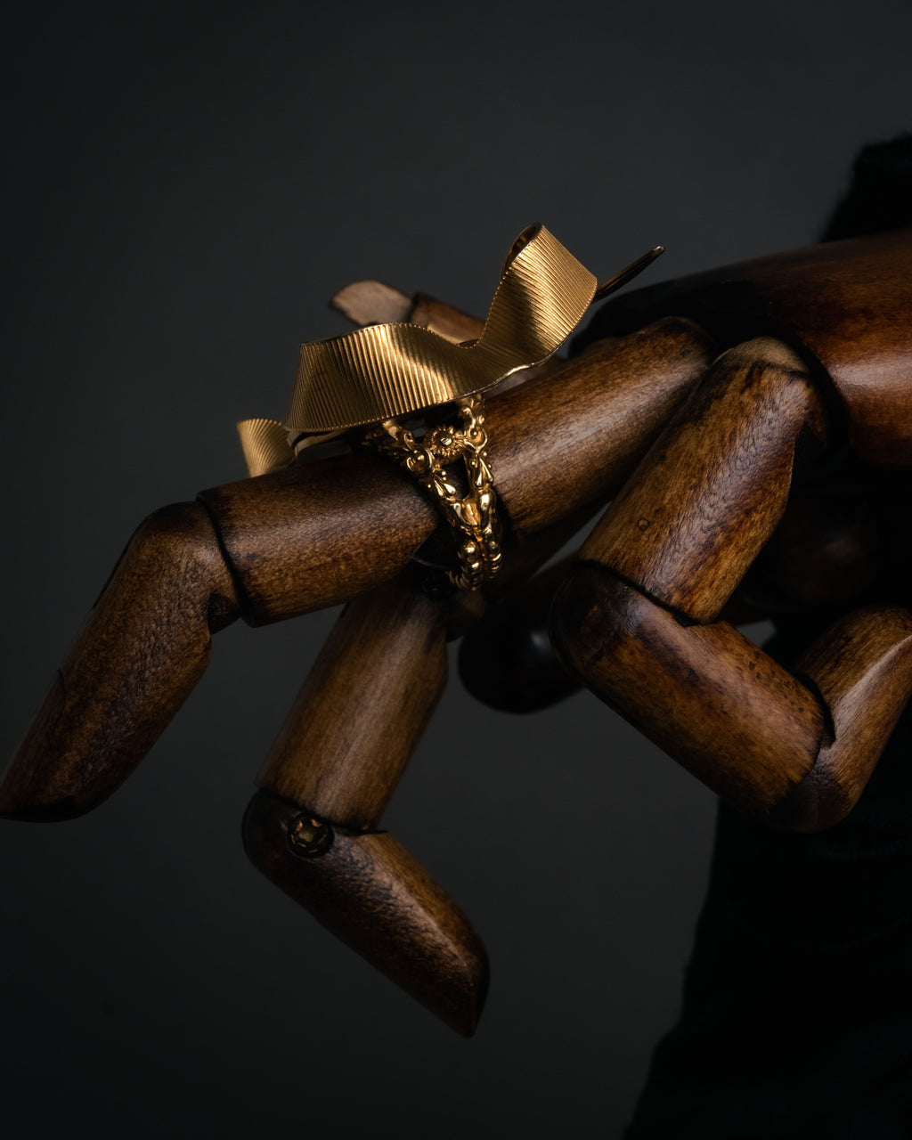 –SPECIAL– “GUCCI” 2010’s Ribbon crest statement ring