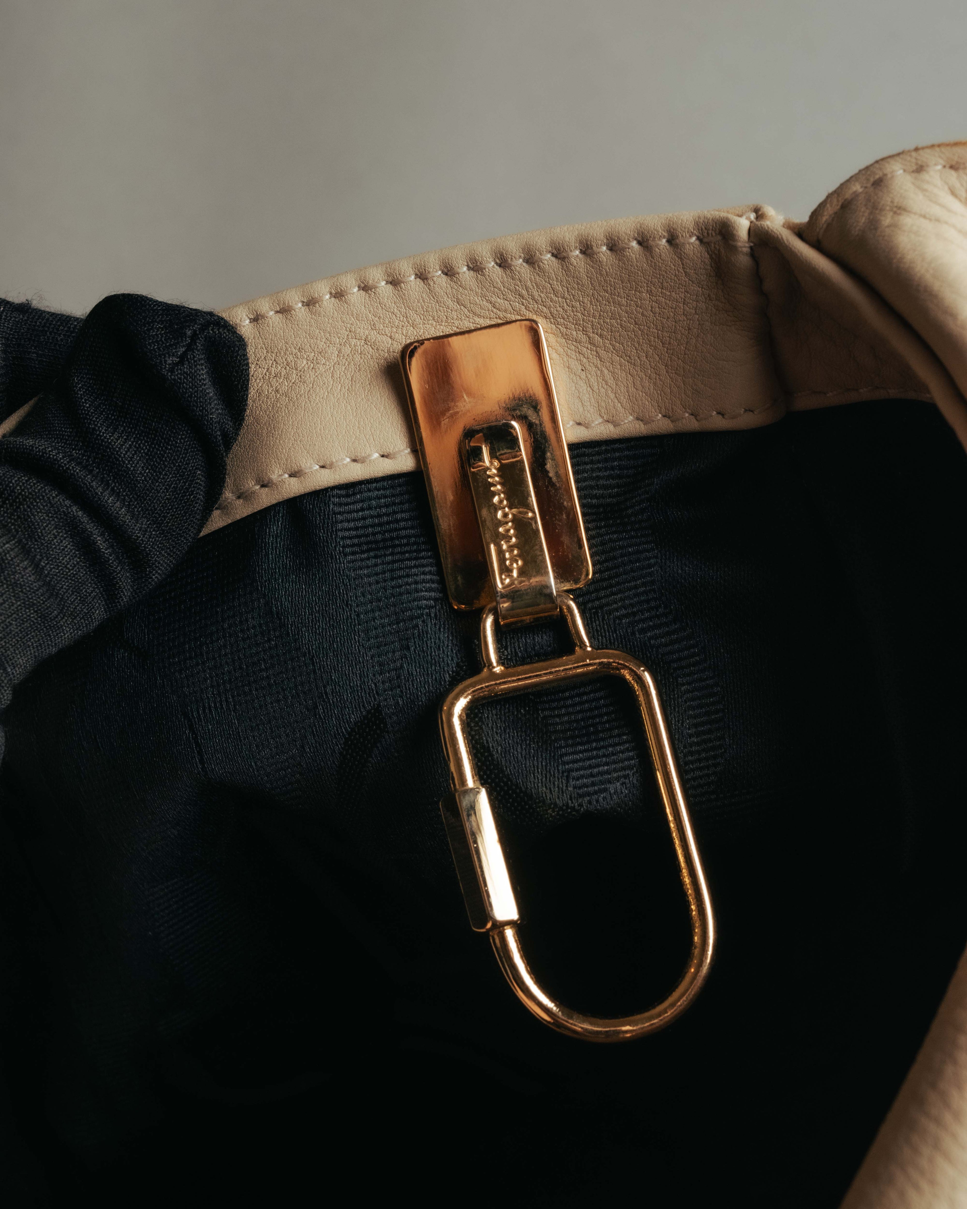 “Salvatore Ferragamo” 90’s-00’s Gancini leather shoulder bag