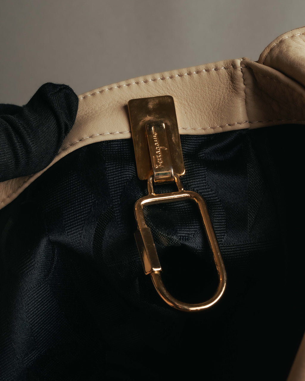 “Salvatore Ferragamo” 90’s-00’s Gancini leather shoulder bag