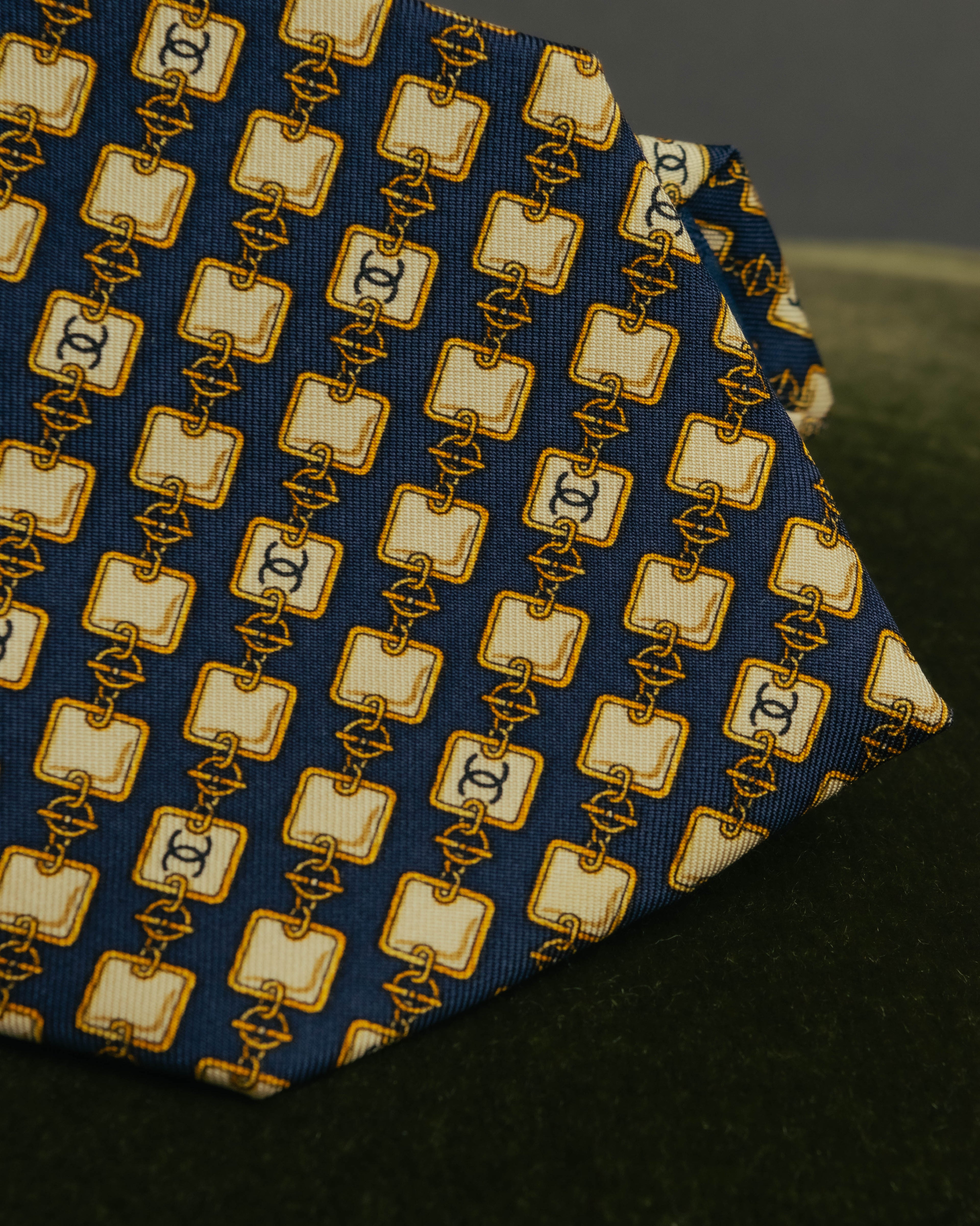 “CHANEL” 90’s-00’s Chain motif silk tie