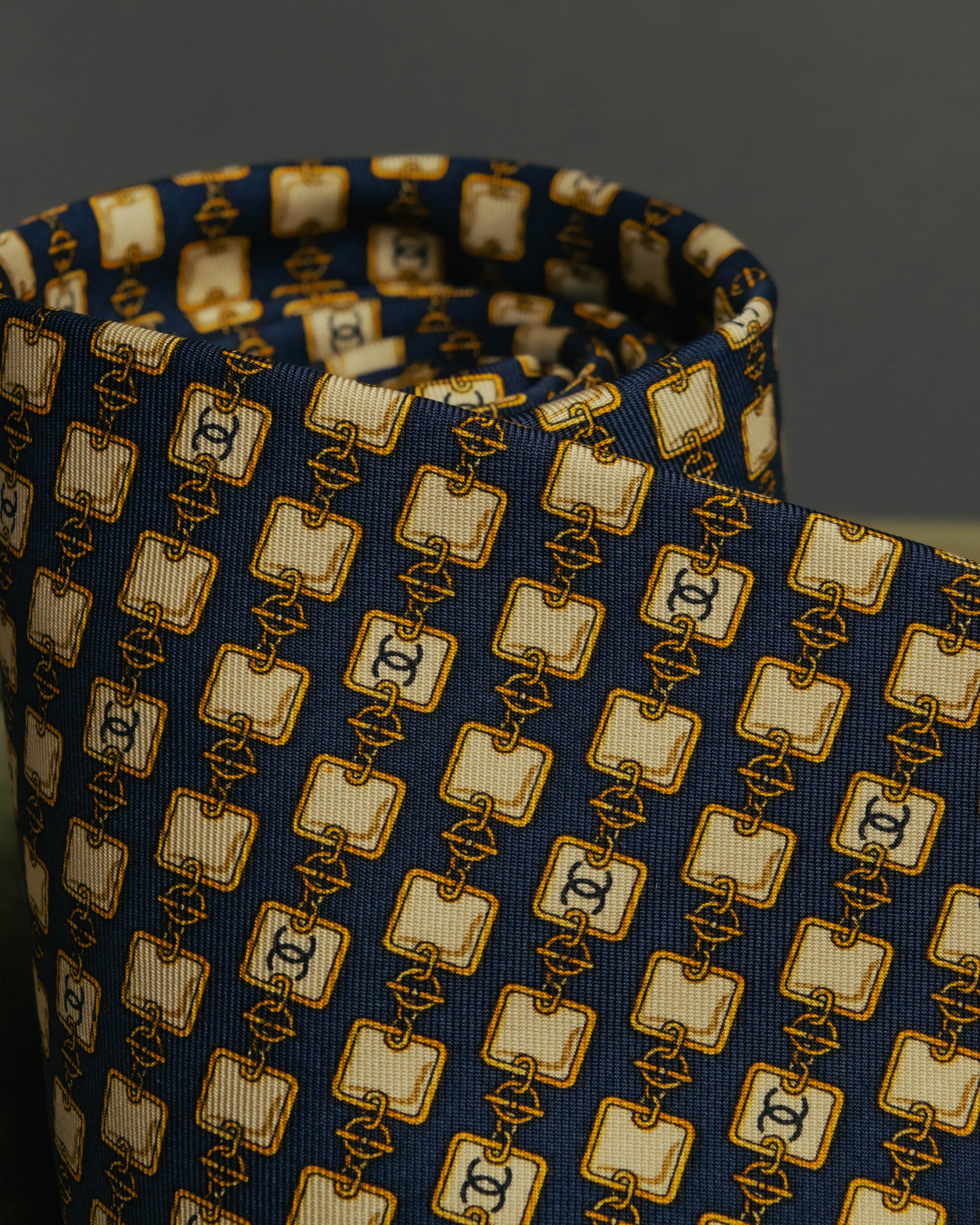 “CHANEL” 90’s-00’s Chain motif silk tie