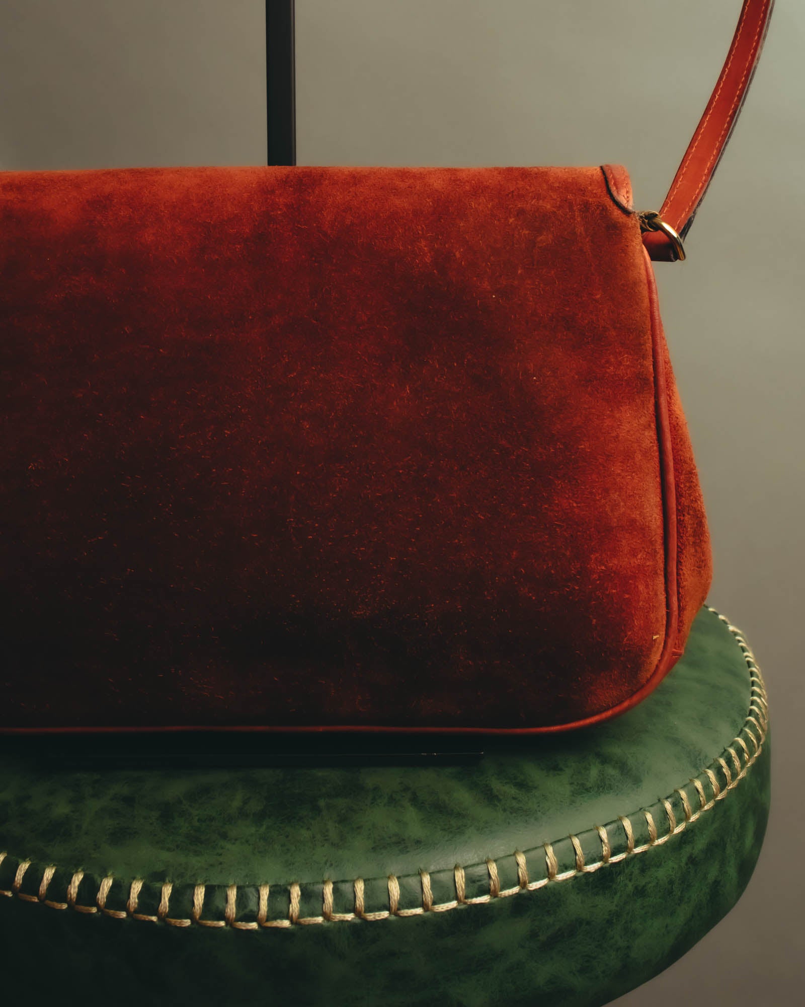 "GUCCI" 60's-70's Classic red suede leather shoulder bag