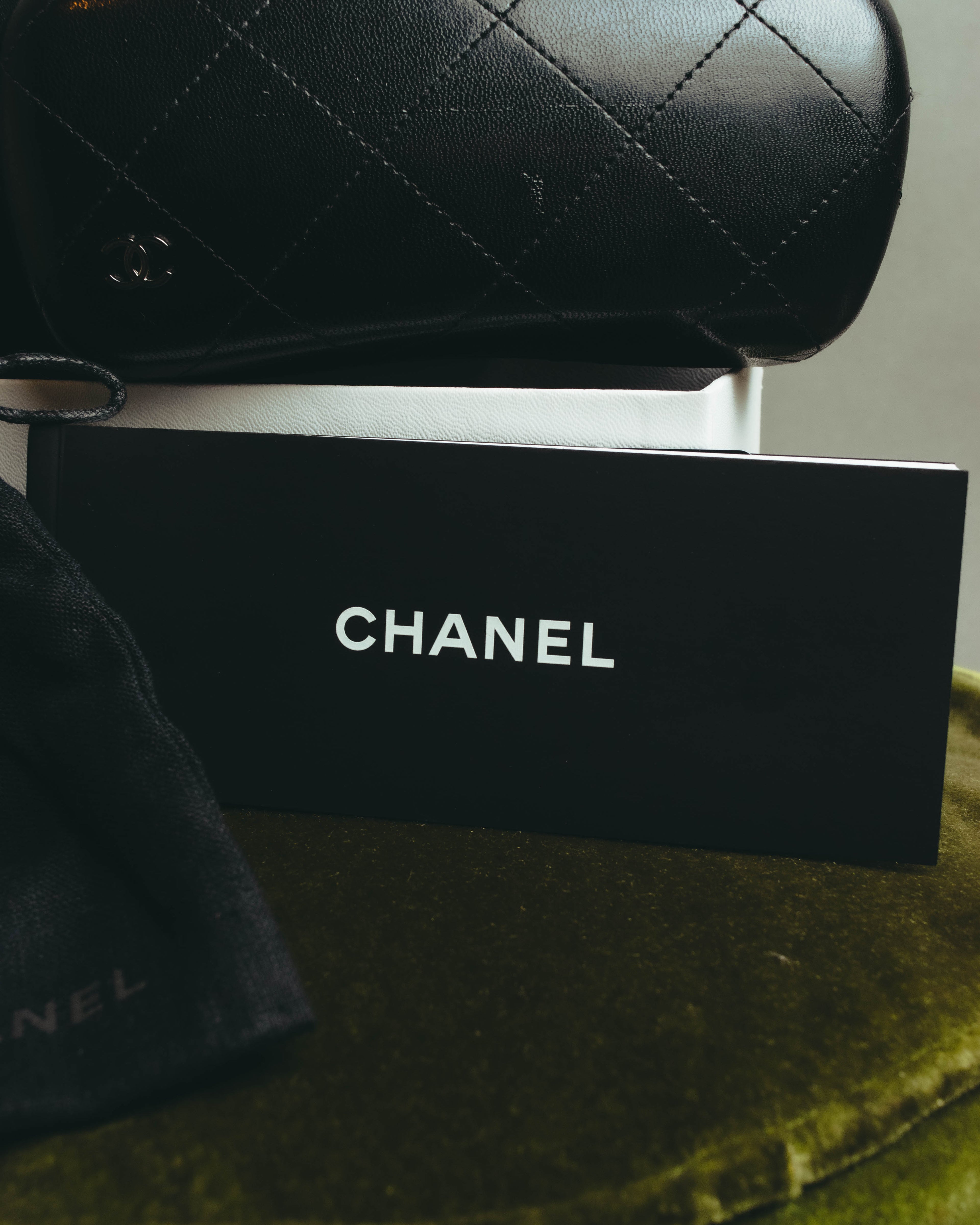"CHANEL" 00's-10's Iconic bow sunglasses