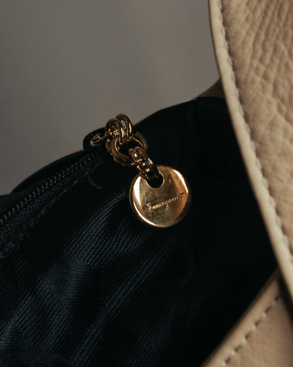 “Salvatore Ferragamo” 90’s-00’s Gancini leather shoulder bag