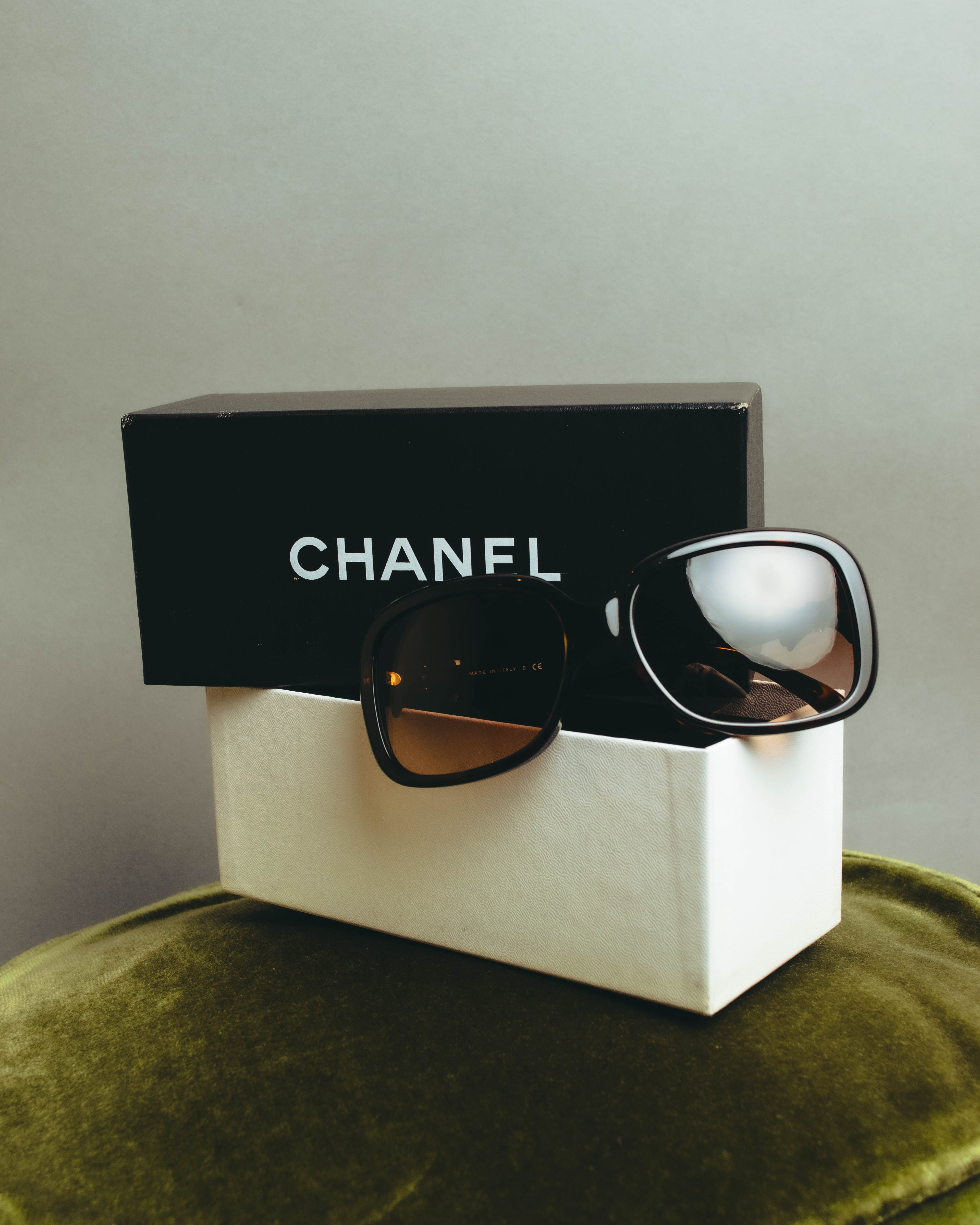 "CHANEL" 00's-10's Iconic bow sunglasses