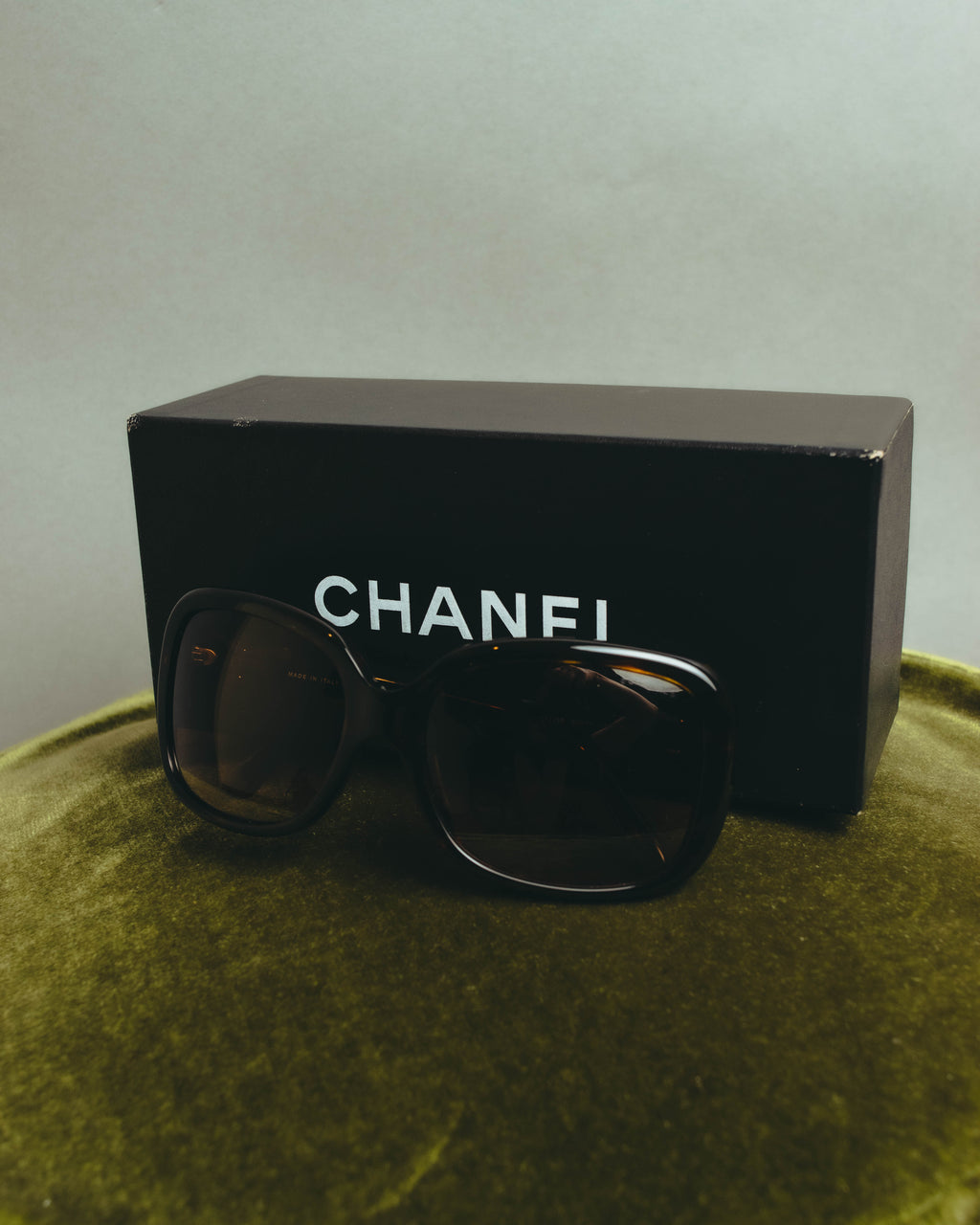 "CHANEL" 00's-10's Iconic bow sunglasses