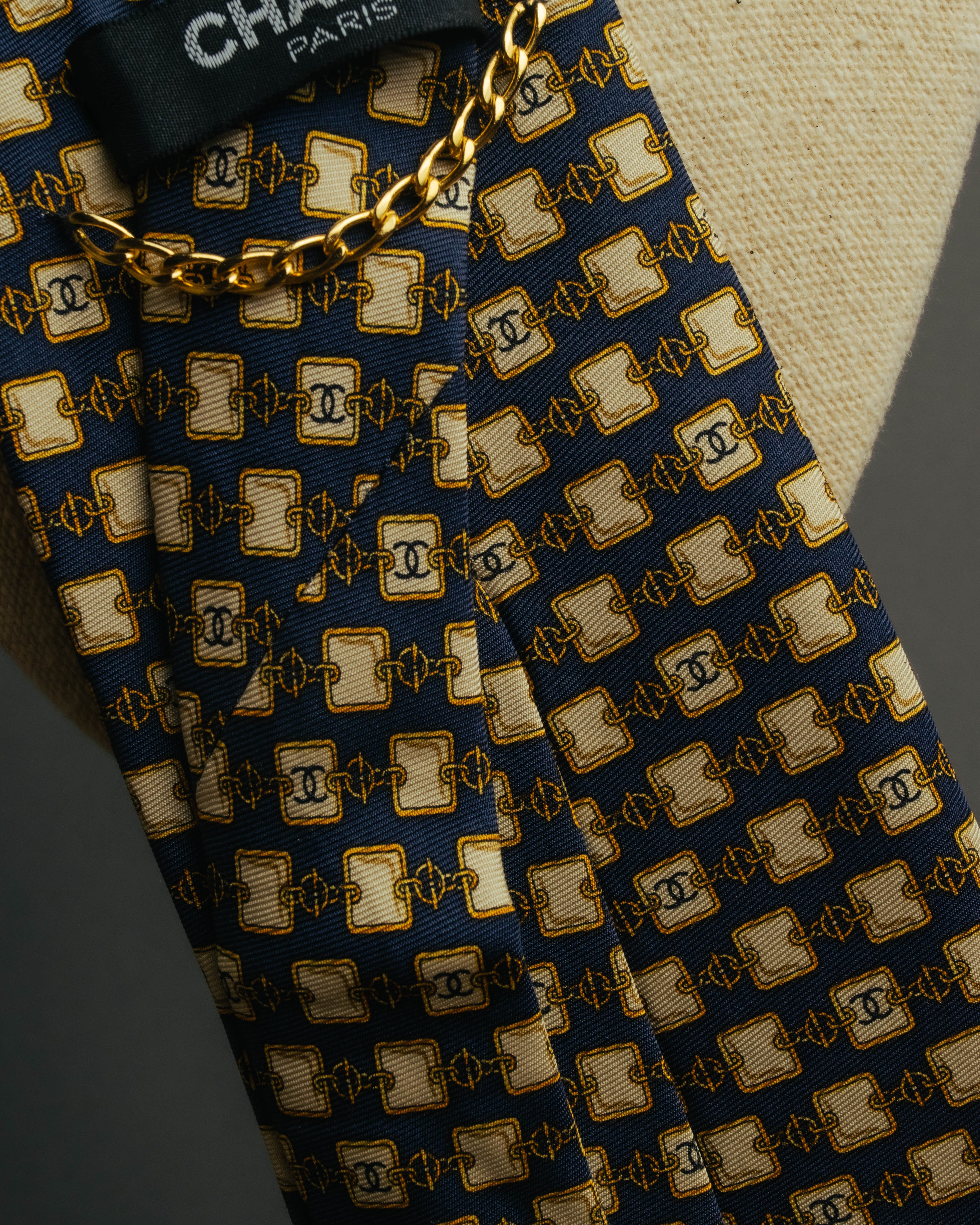 “CHANEL” 90’s-00’s Chain motif silk tie