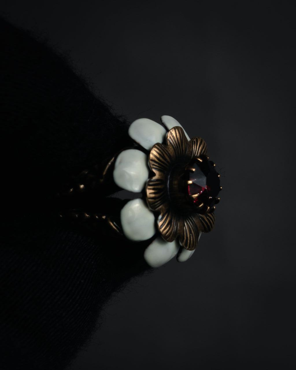 –SPECIAL– “GUCCI” 2010’s sculptural flower ring