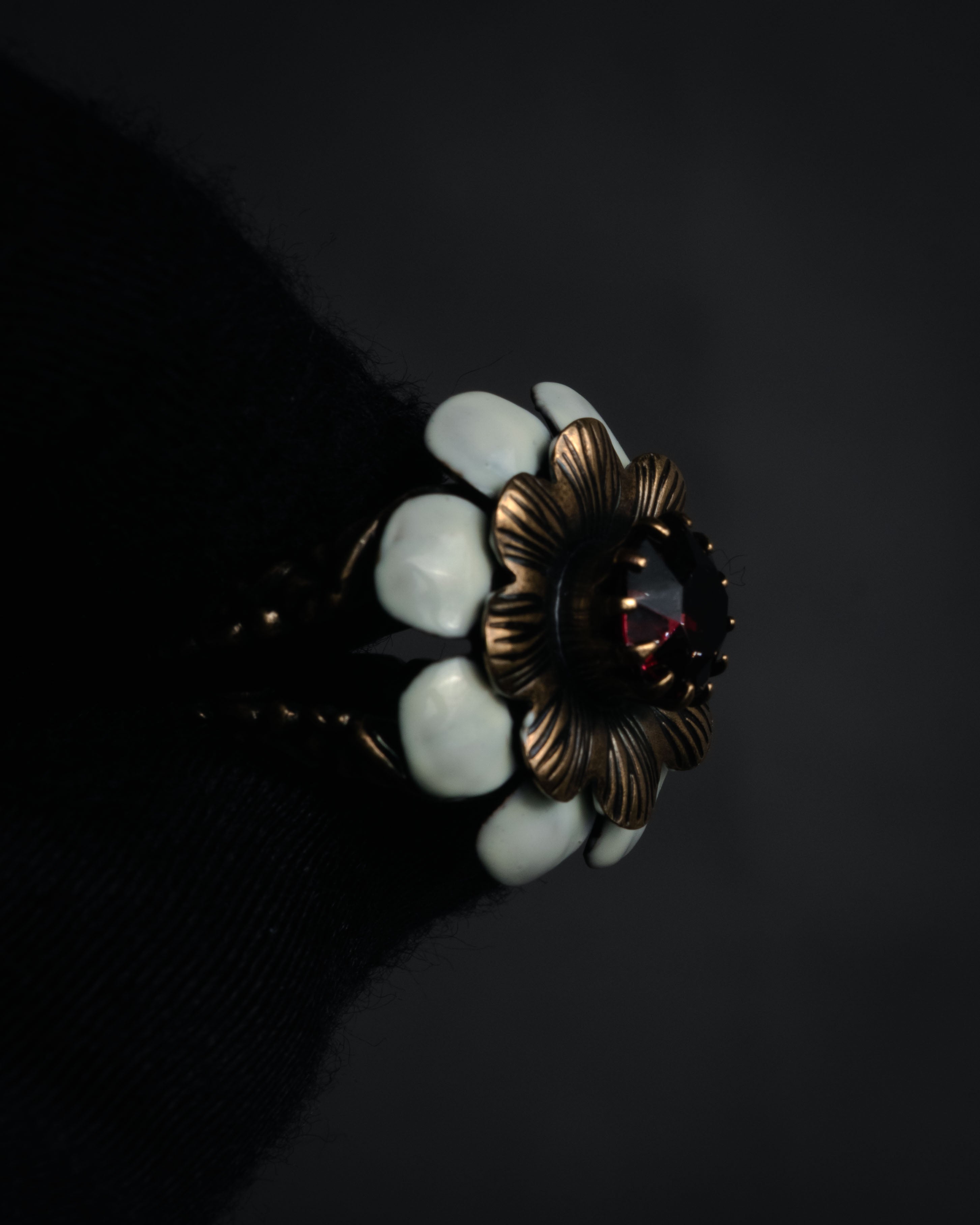 –SPECIAL– “GUCCI” 2010’s sculptural flower ring