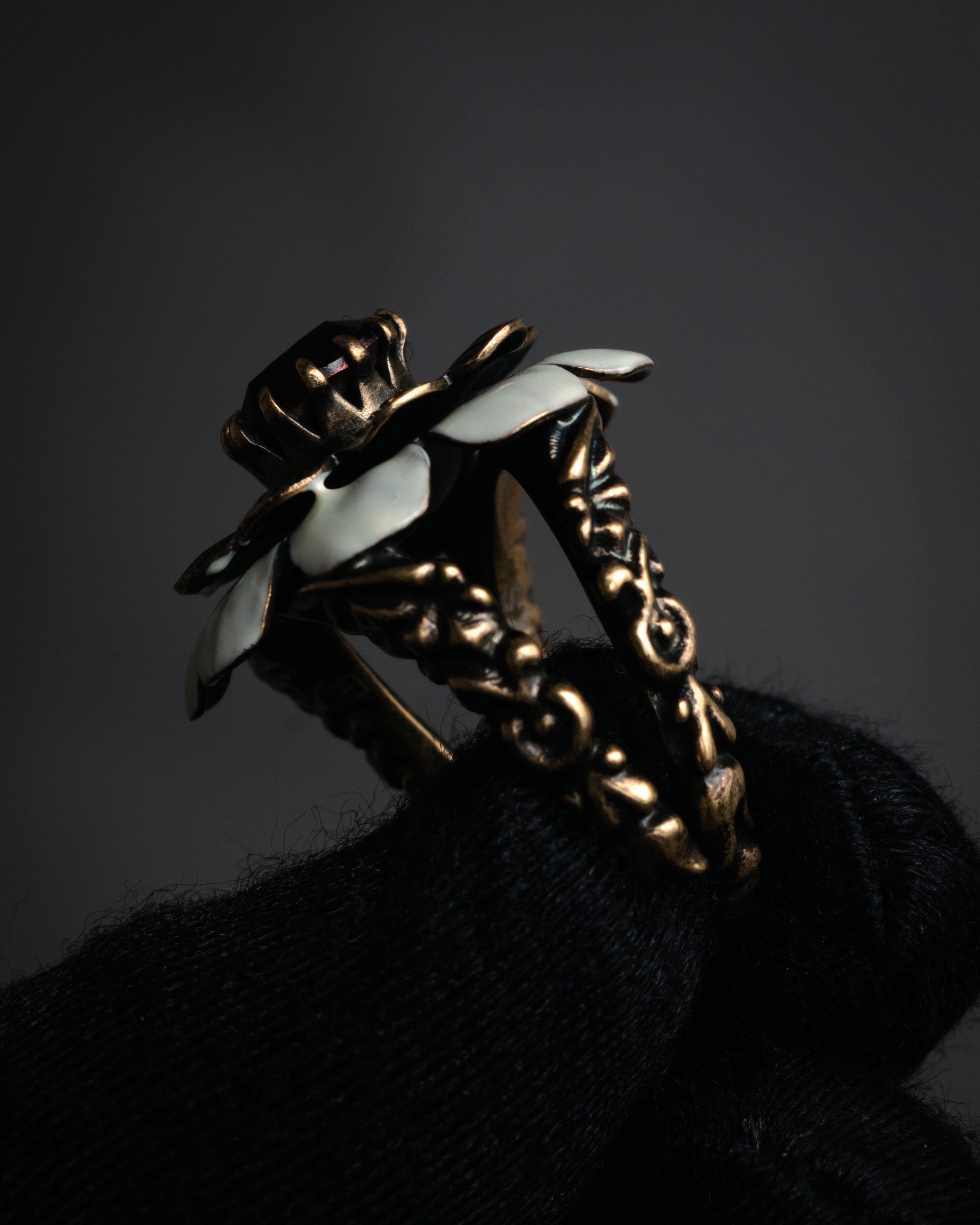 –SPECIAL– “GUCCI” 2010’s sculptural flower ring