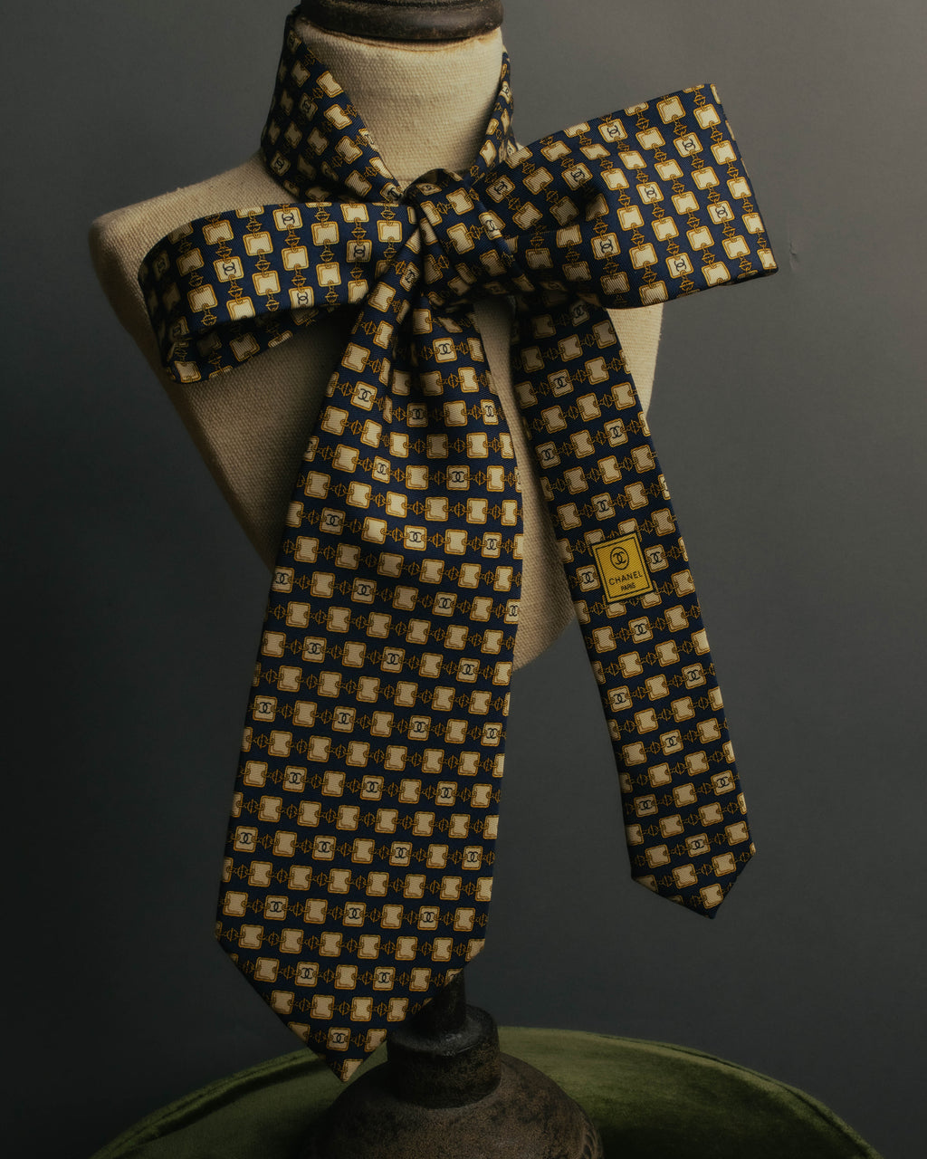“CHANEL” 90’s-00’s Chain motif silk tie